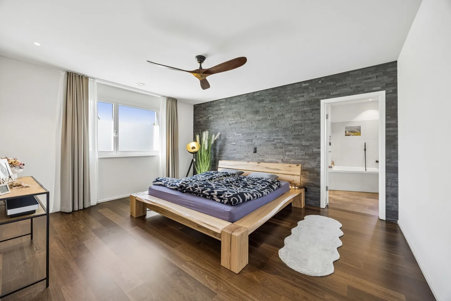 Maison de terrasse spacieuse de 5,5 pièces avec ensoleillement optimal, vue panoramique, espace extérieur vitré et coin jardin - Photo 8 sur 14