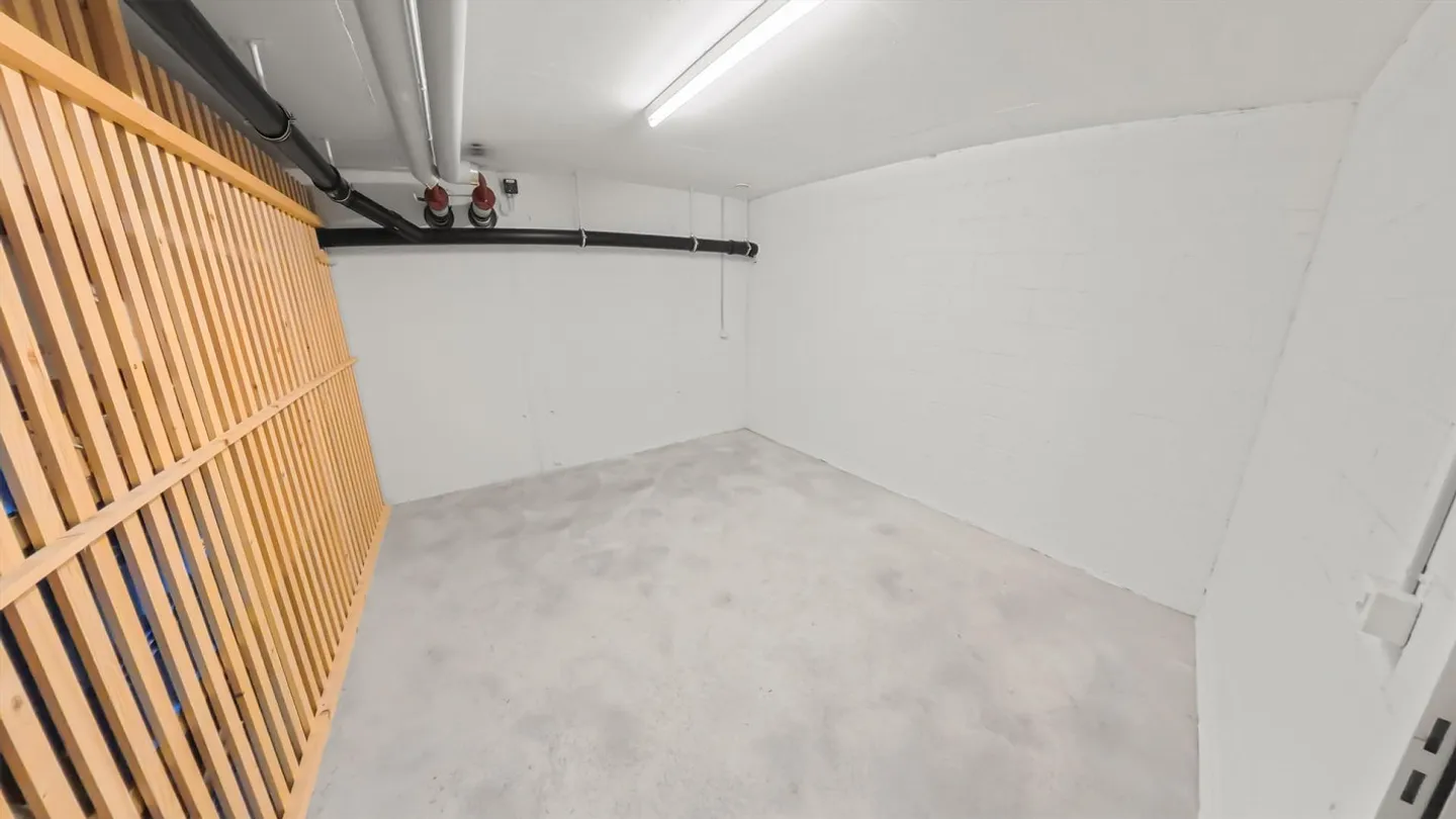 Penthouse with Glass Structure. Light-Filled Living in Lengnau AG - Photo 19 of 19