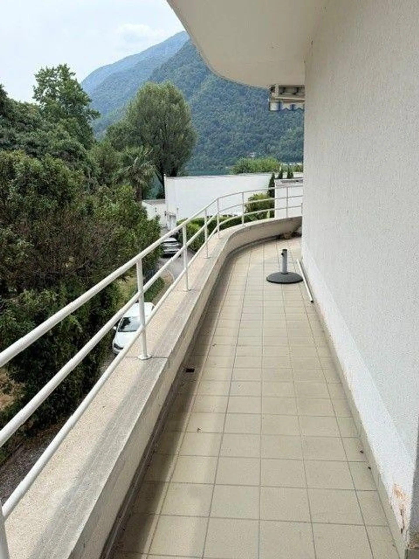For rent: 4.5-room apartment with lake view - Photo 2 of 10