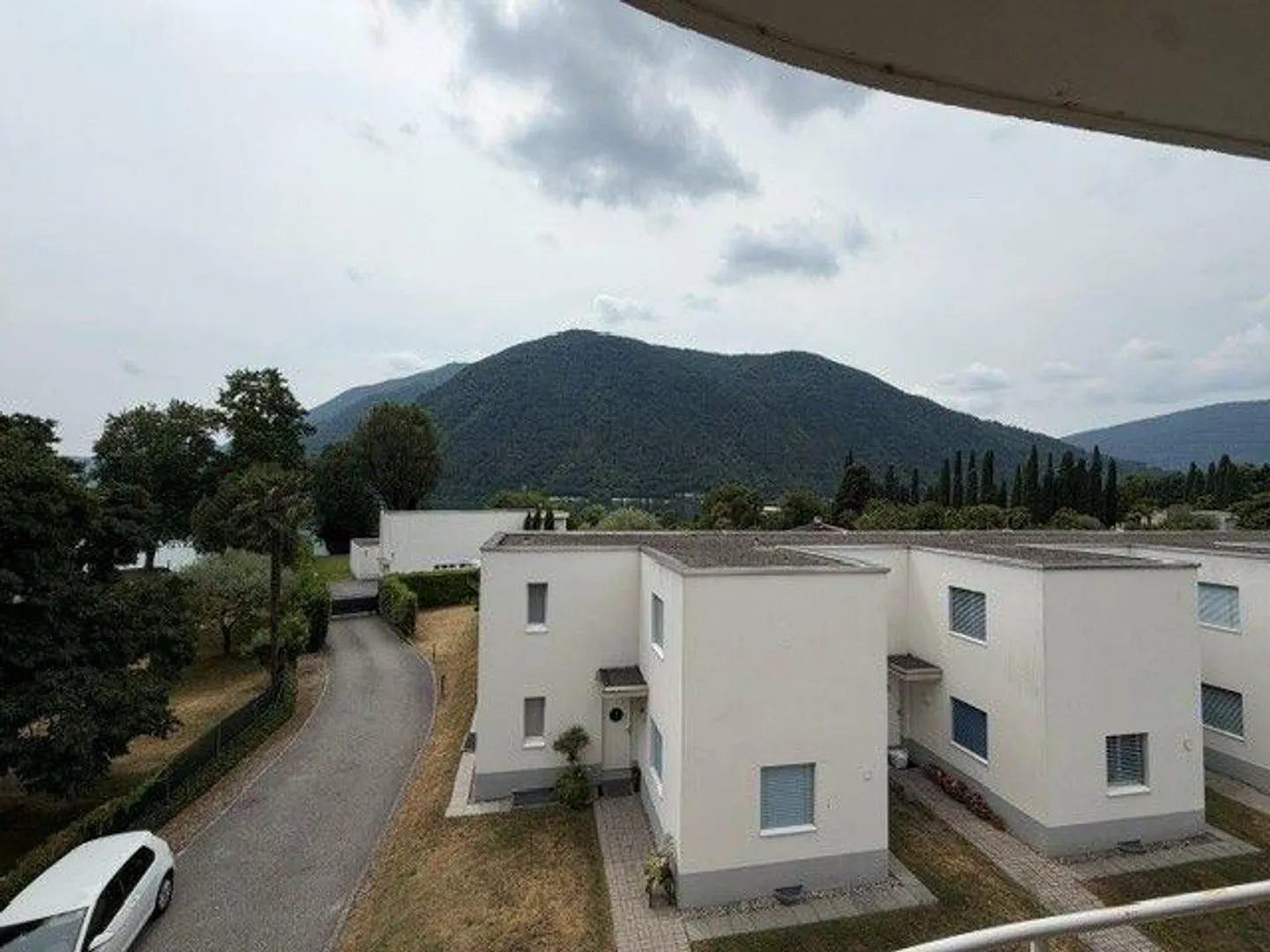 For rent: 4.5-room apartment with lake view - Photo 3 of 10