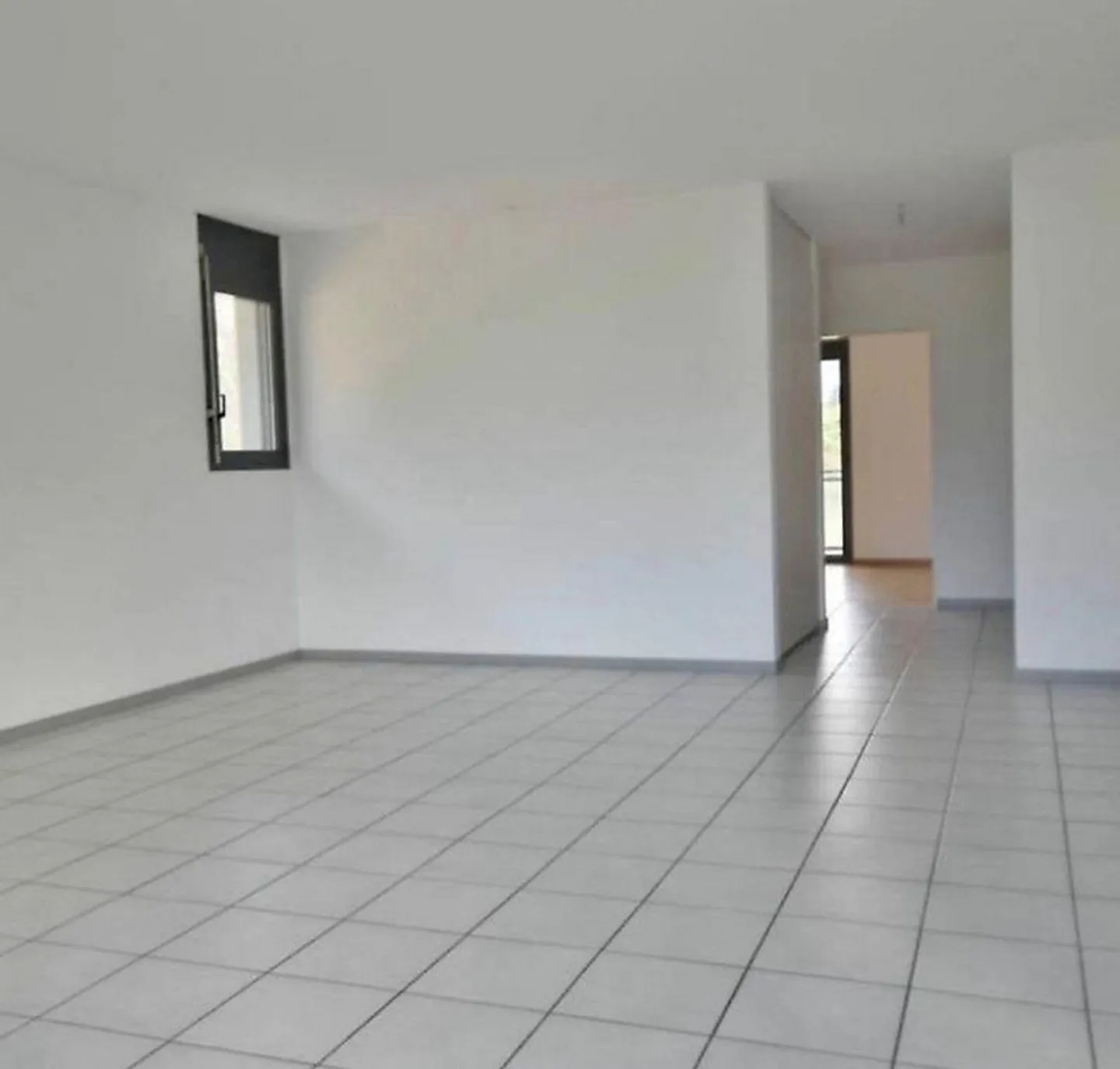 For rent: 4.5-room apartment with open view - Photo 3 of 5