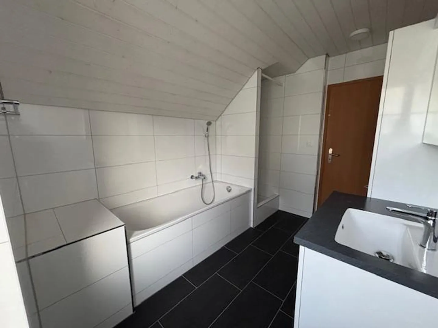 4.5 Room Attic Apartment - Photo 2 of 4