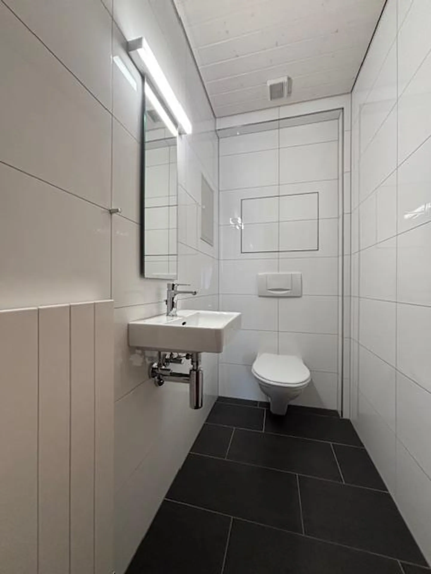 4.5 Room Attic Apartment - Photo 3 of 4