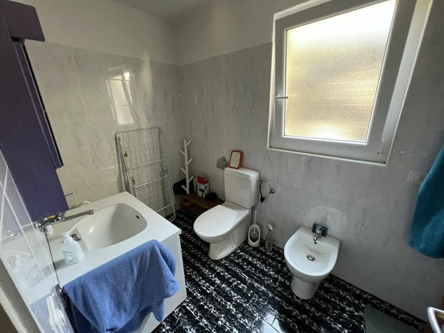 Complexe résidentiel avec maison de 5,5 pièces + appartement de 3,5 et 2,5 pièces - Photo 22 sur 30