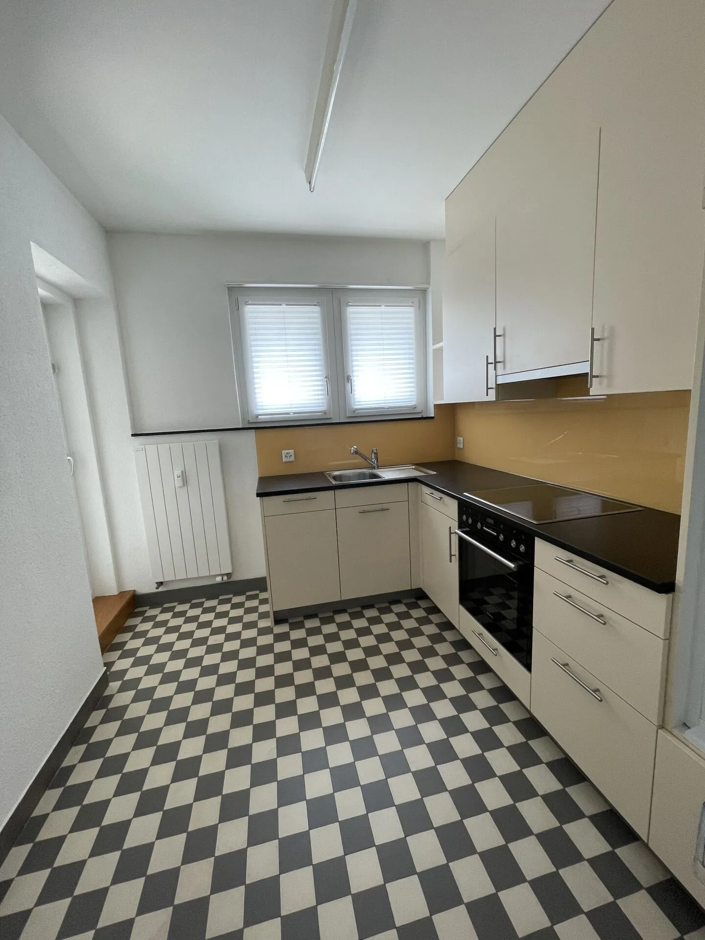 Appartement simple avec charme - Photo 2 sur 6