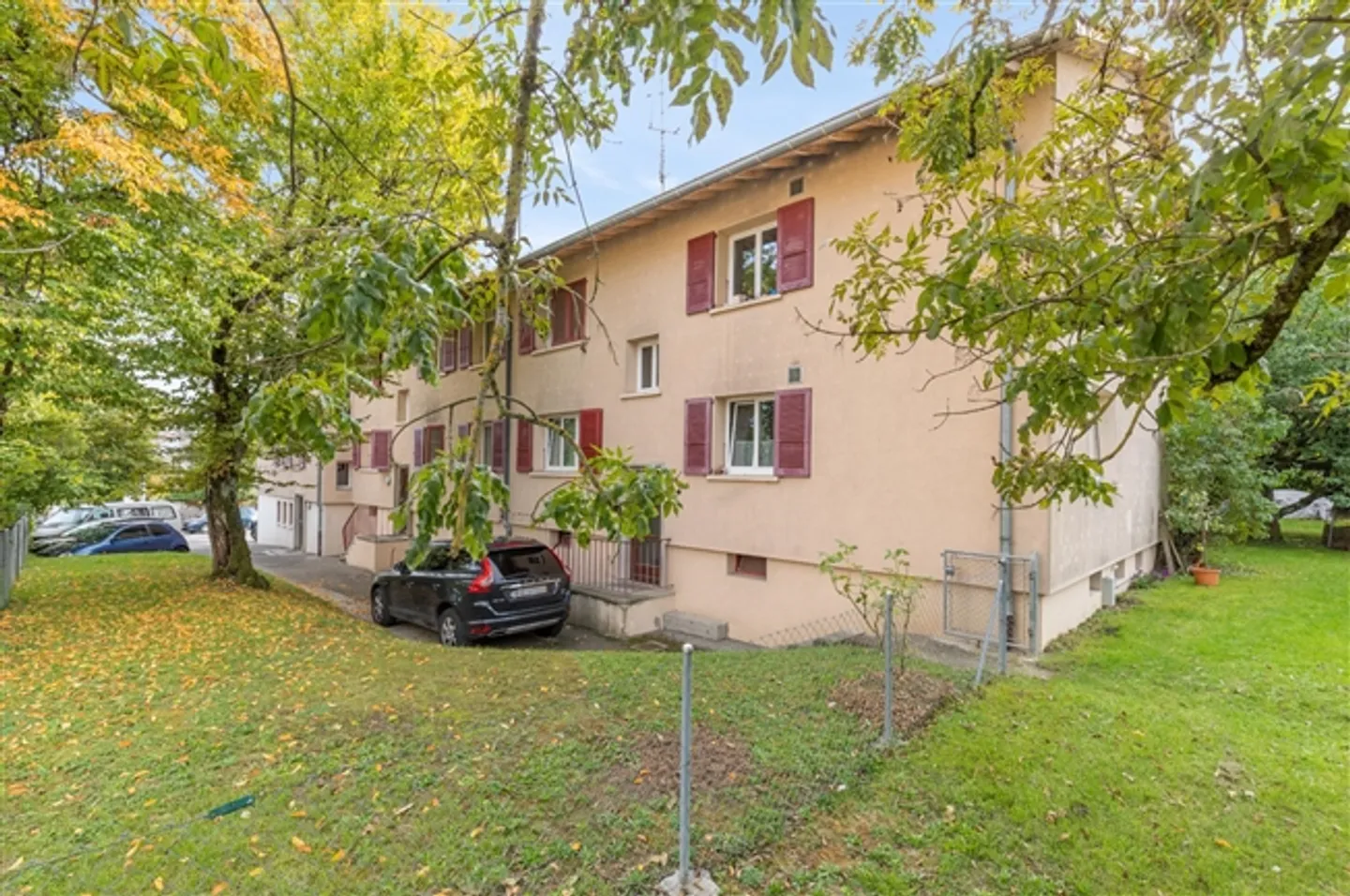 Charming 5-room apartment on the 1st floor of a secure building near all amenities - Photo 1 of 2