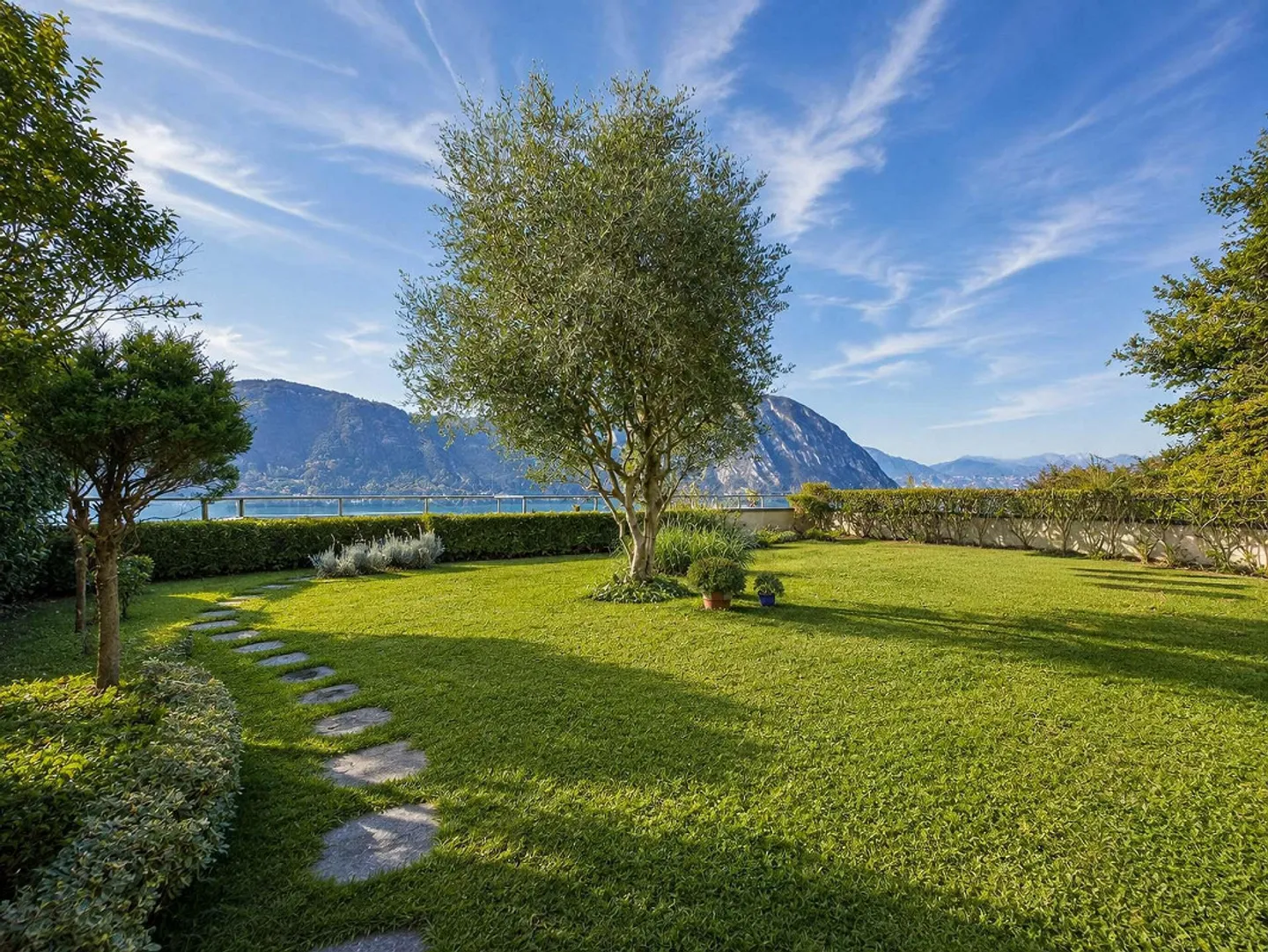 Appartamento vista lago con giardino a Bissone - Photo 10 of 13