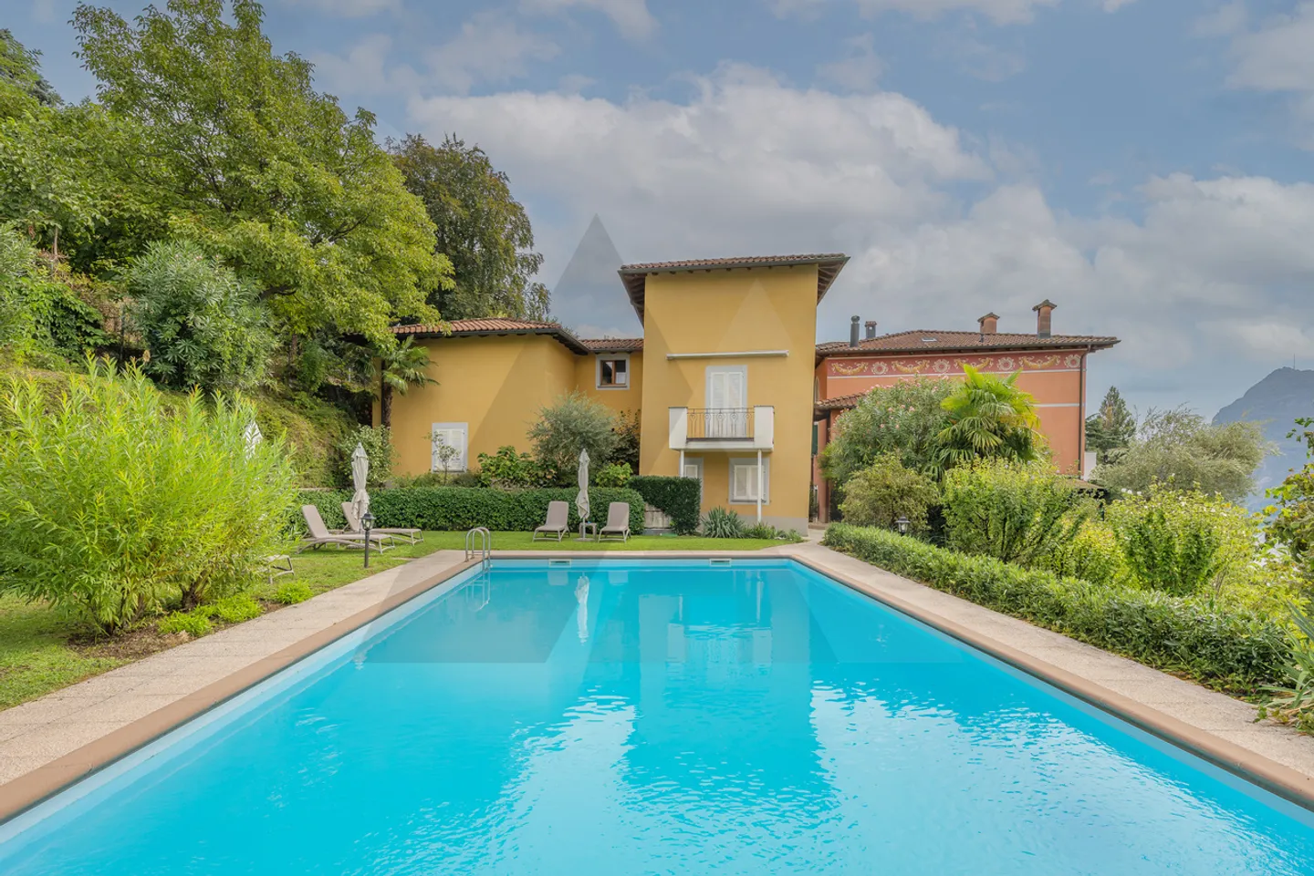 Charming Apartment with Lake View - Photo 19 of 19