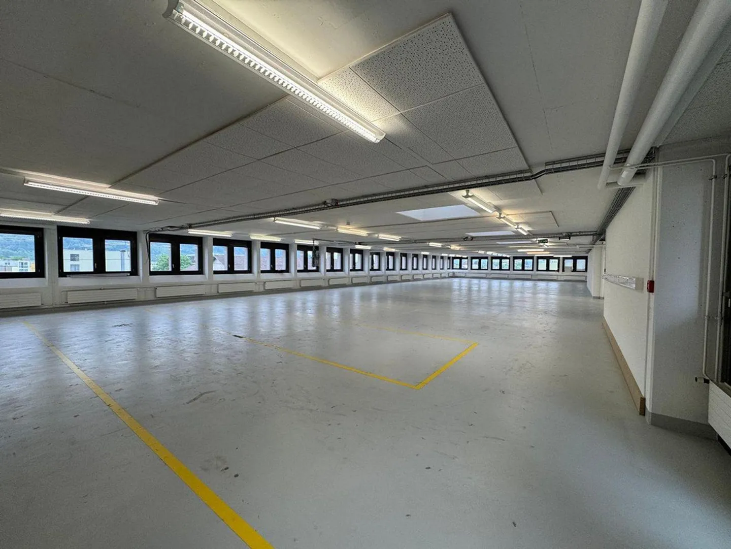 Spazio commerciale moderno a Münsingen (550m2) - Foto 1 di 15