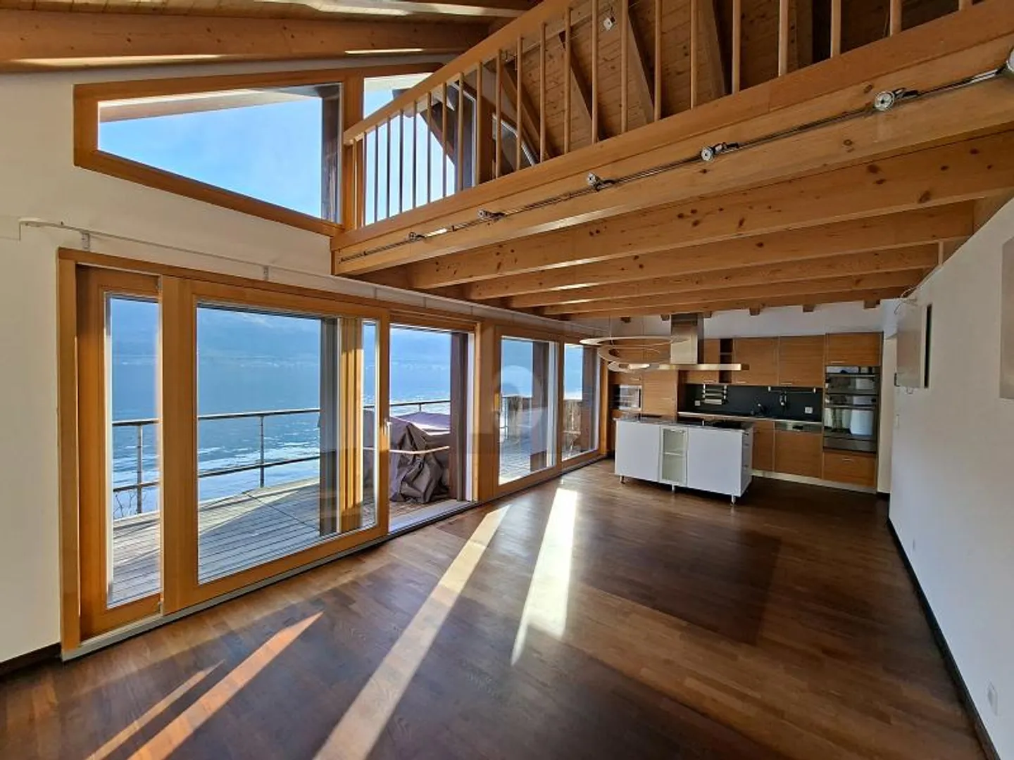 LAKE VIEW MAISONETTE WITH WOW KITCHEN - Photo 2 of 6