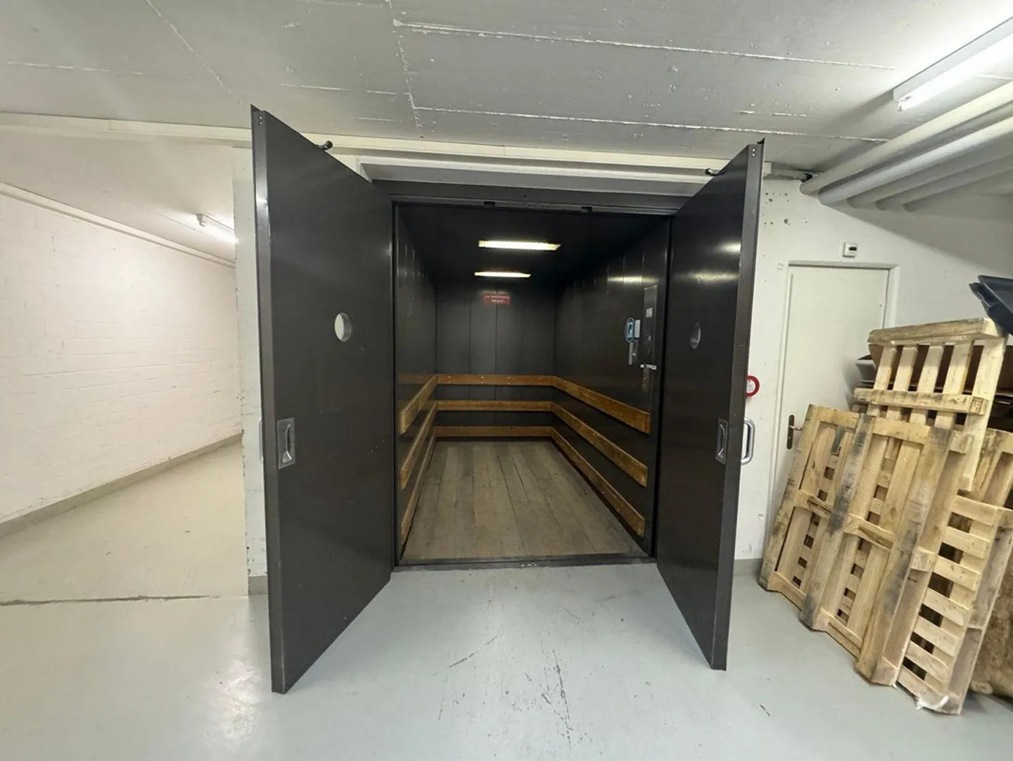 Spazio commerciale moderno a Münsingen (550m2) - Foto 14 di 15