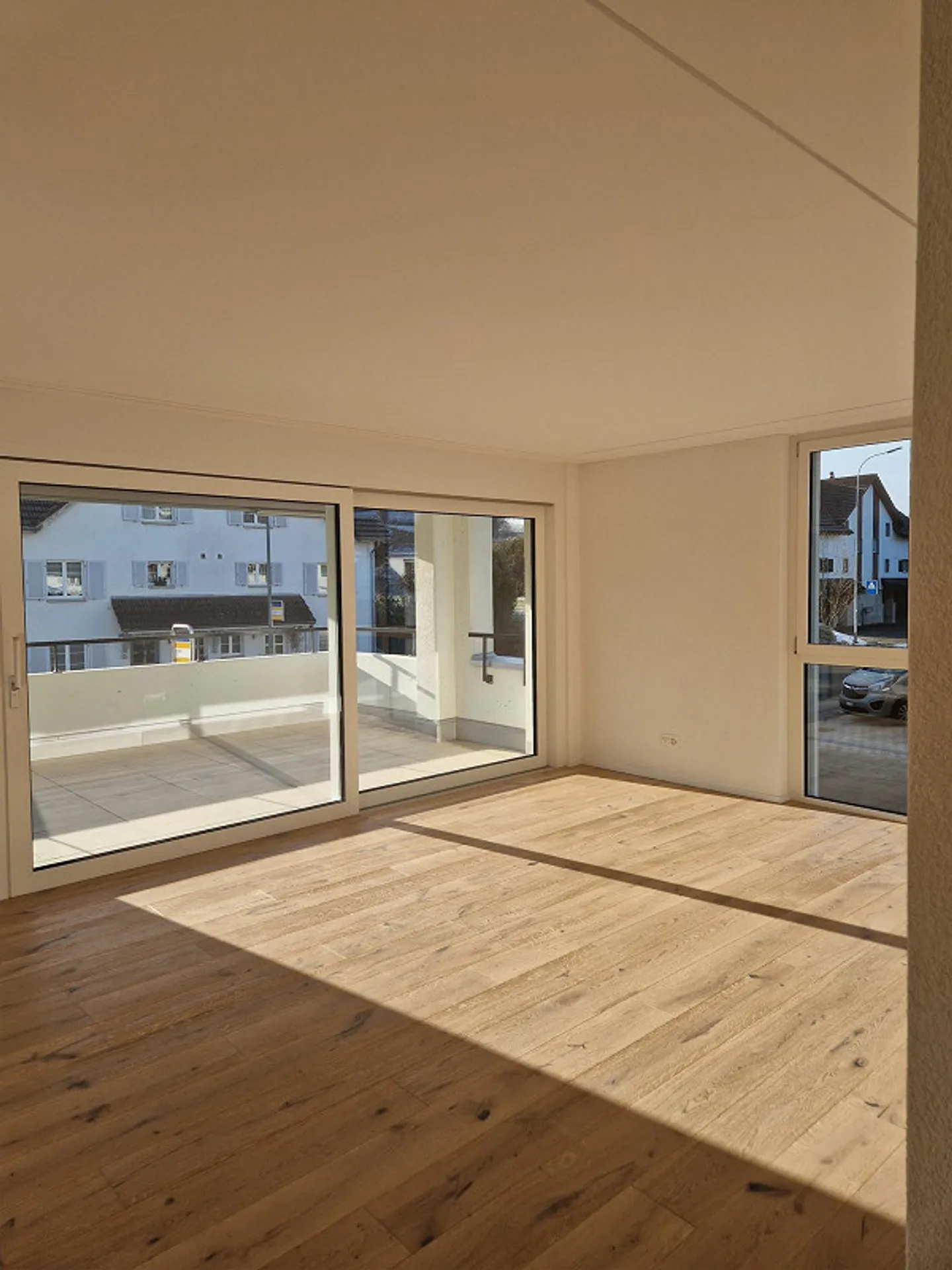 helle, grosszügige 4.5 Zimmer Wohnung im 1. OG - Foto 3 di 6