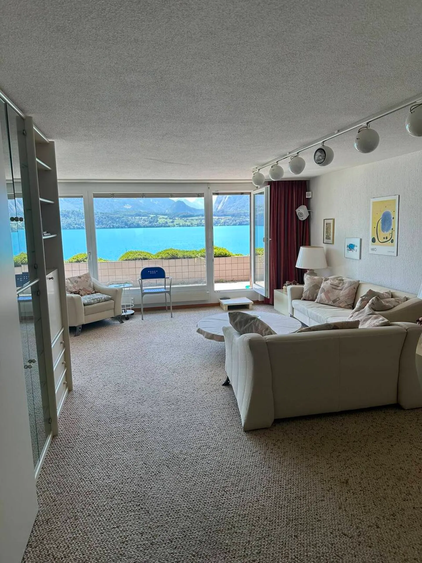 WOHNEN, WO ANDERE FERIEN MACHEN – PANORAMASICHT AUF SEE UND BERGE - Photo 7 of 9
