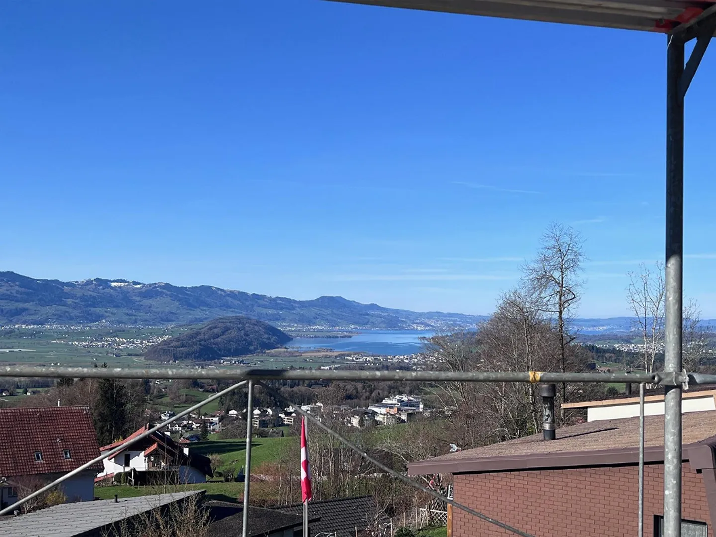 Grosszügiger Aussenbereich _ tolle Aussicht - Foto 2 di 10