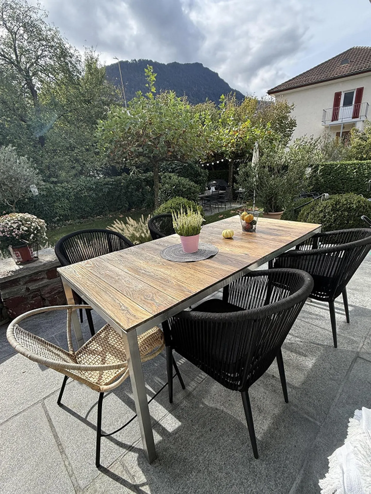 Well-maintained 6-room single-family house in sunny location with a view in Chur - Photo 4 of 15