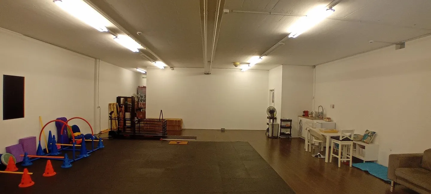 Sales, Exhibition or Studio Space in a Well-Frequented Location - Photo 4 of 7