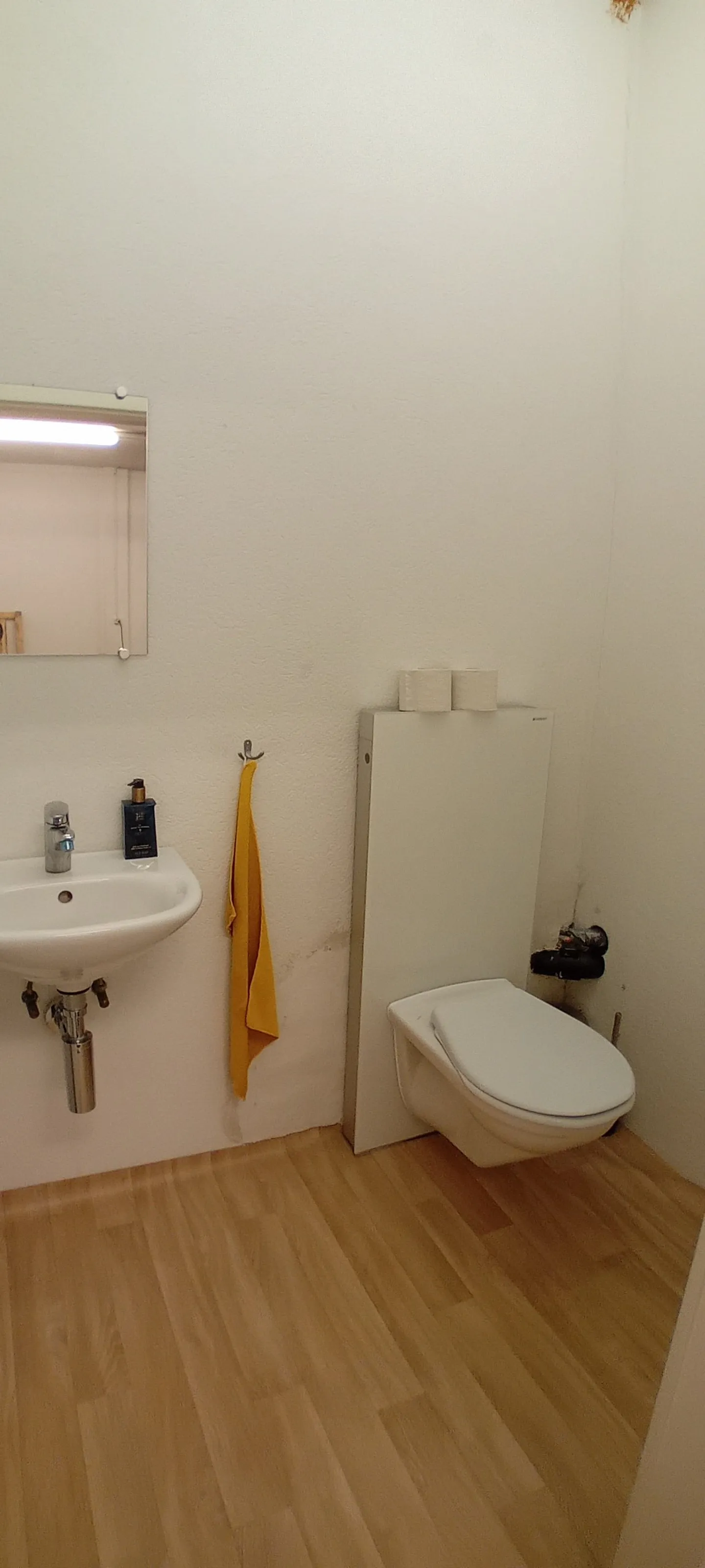 Sales, Exhibition or Studio Space in a Well-Frequented Location - Photo 7 of 7