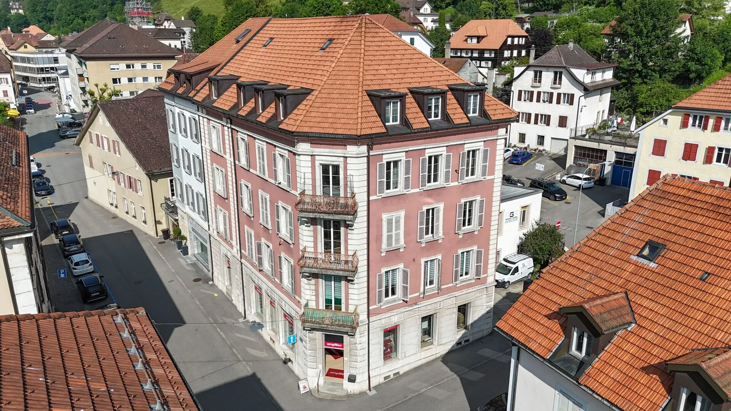 Kernsaniertes und vollvermietetes Wohn- und Geschäftshaus mit 5% Bruttorendite - Foto 1 von 10