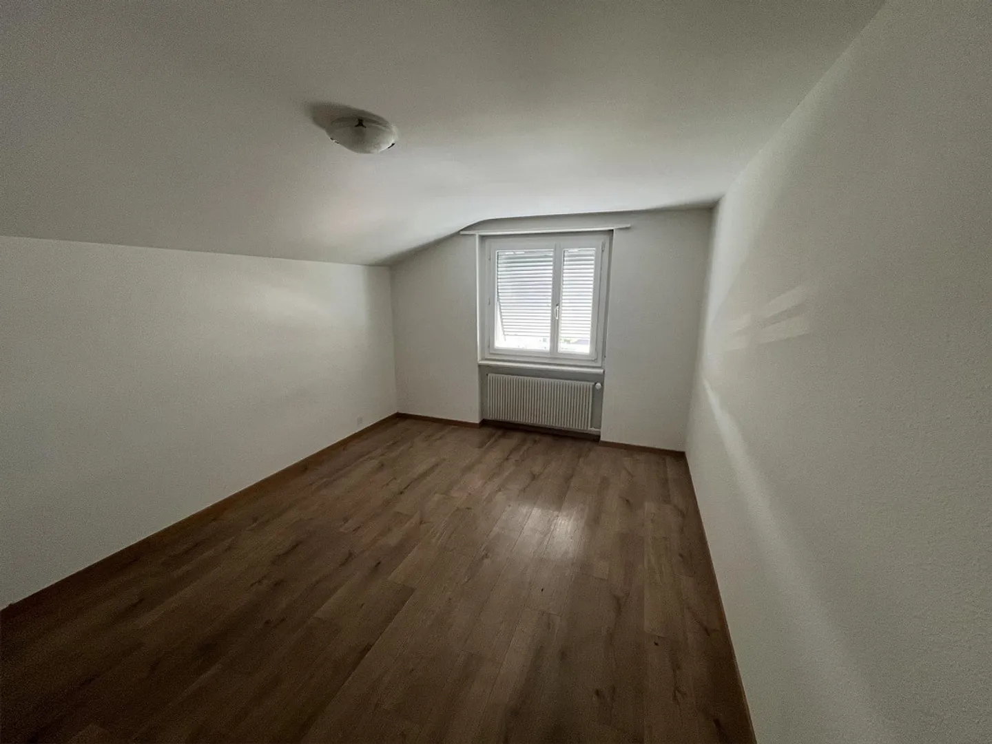 Luminoso appartamento di 2.5 locali in una posizione tranquilla - Foto 1 di 8