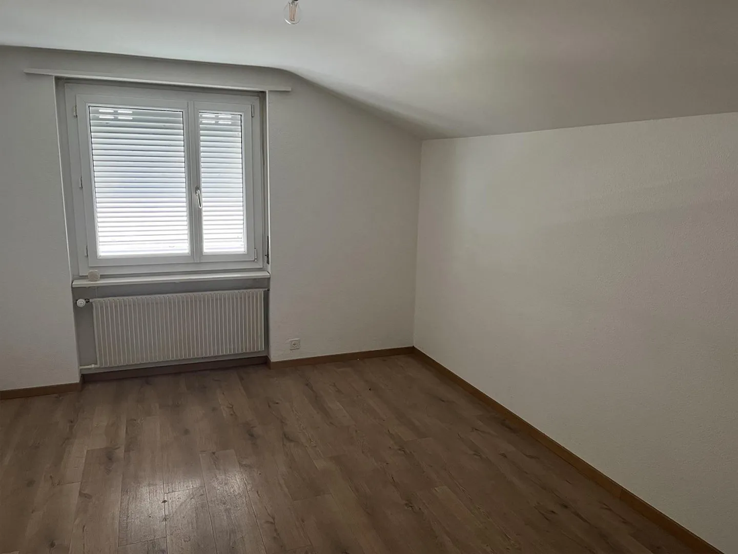 Luminoso appartamento di 2.5 locali in una posizione tranquilla - Foto 2 di 8