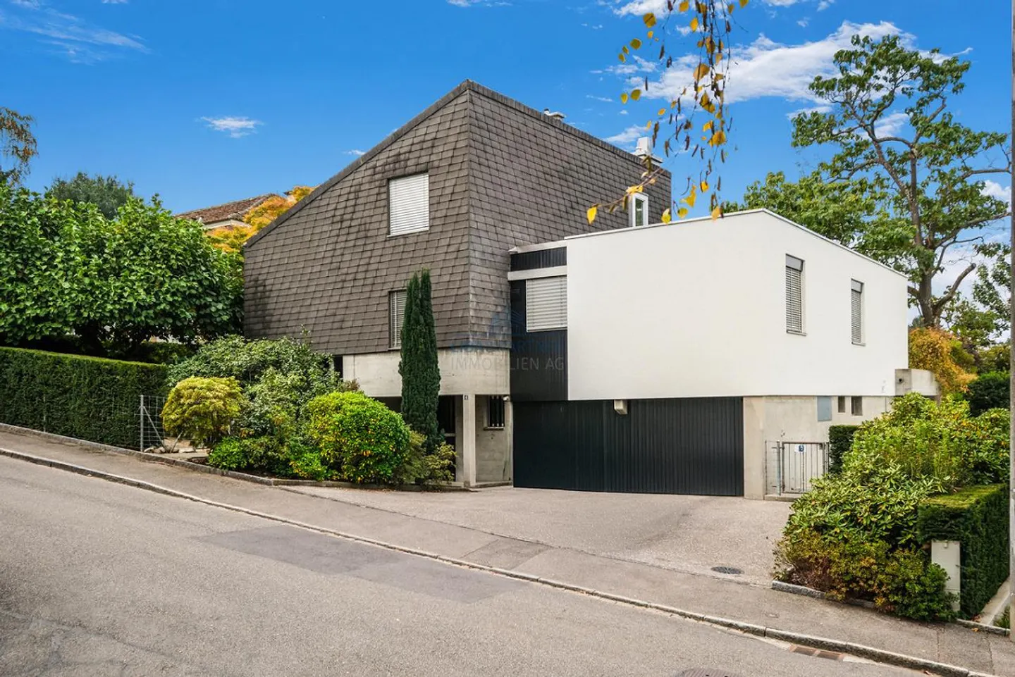 Charming Family Home with Garden - Photo 2 of 14