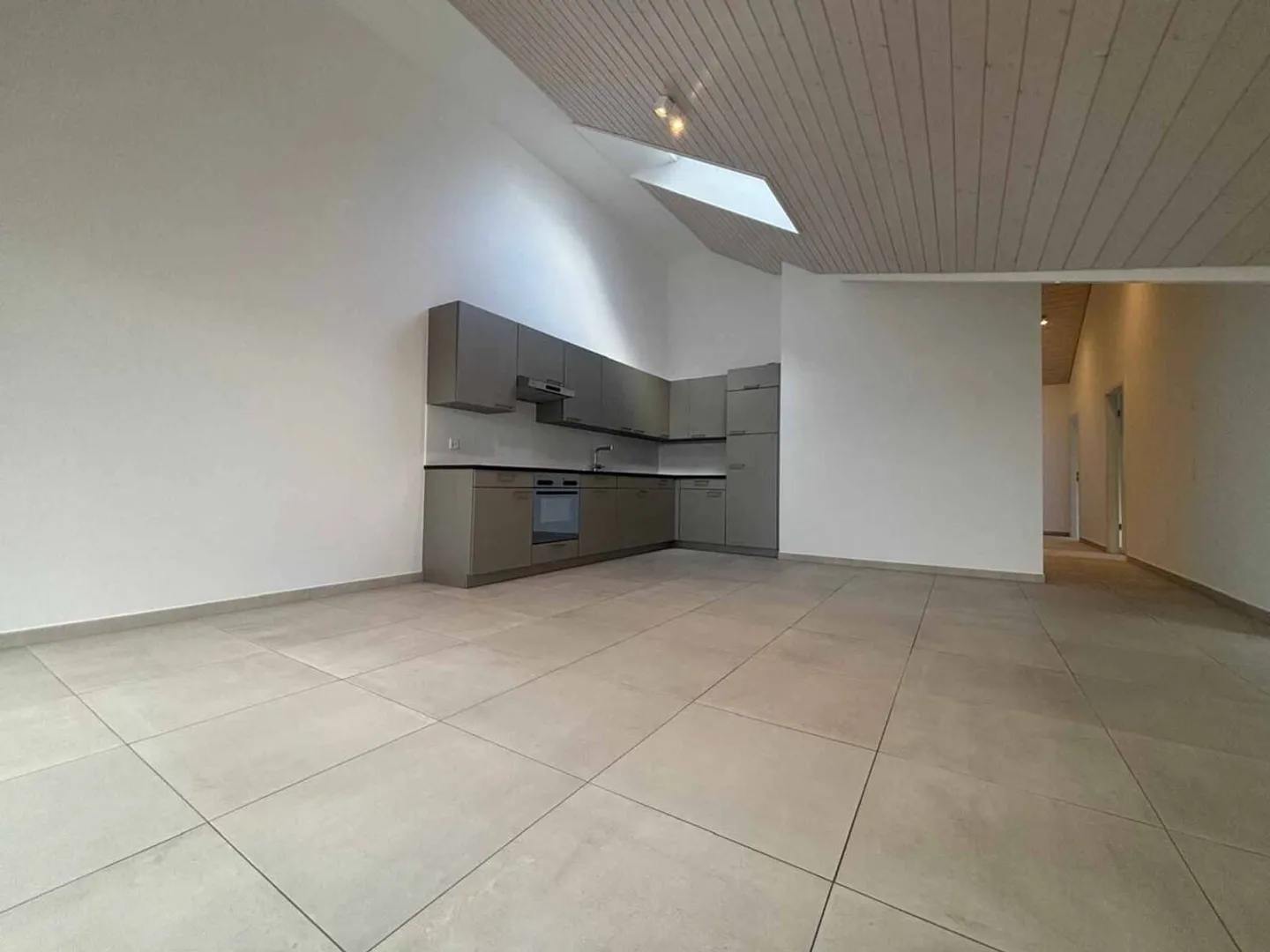 Charming 4.5 Room Apartment on the 2nd Floor - 1162 ST-PREX - Photo 2 of 13