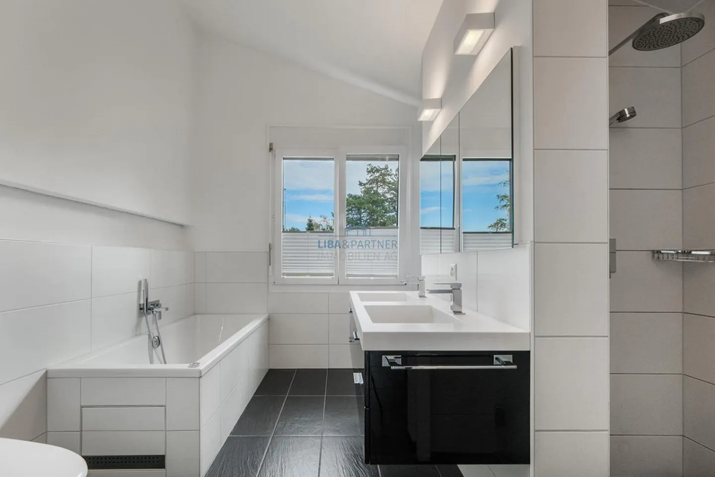Charming Family Home with Garden - Photo 11 of 14