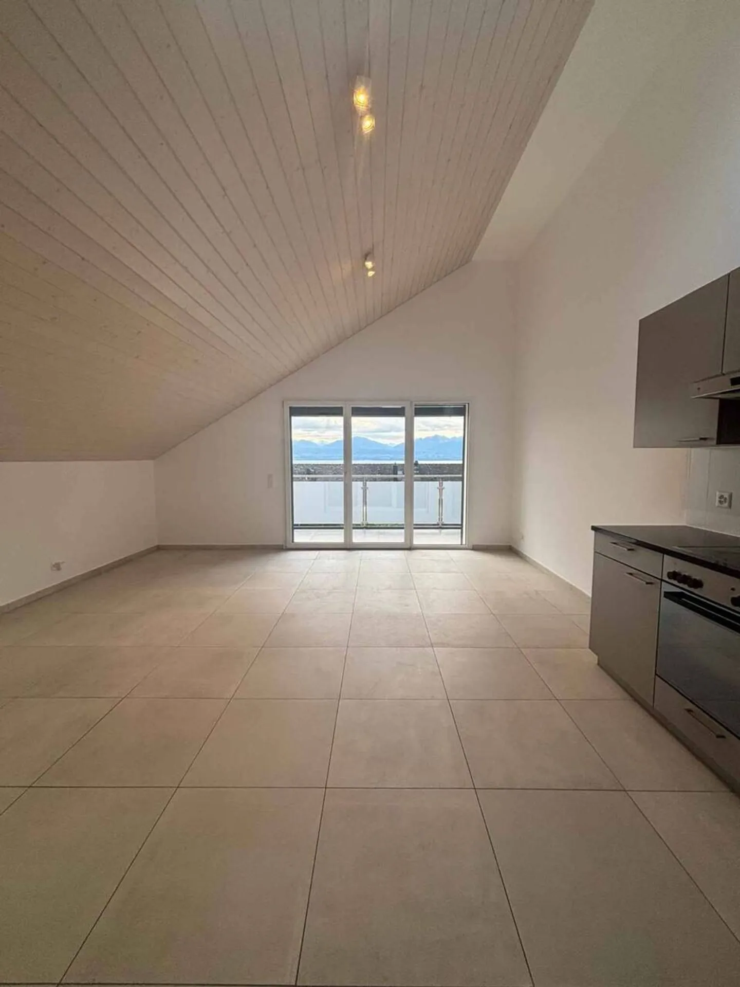 Charming 4.5 Room Apartment on the 2nd Floor - 1162 ST-PREX - Photo 3 of 13