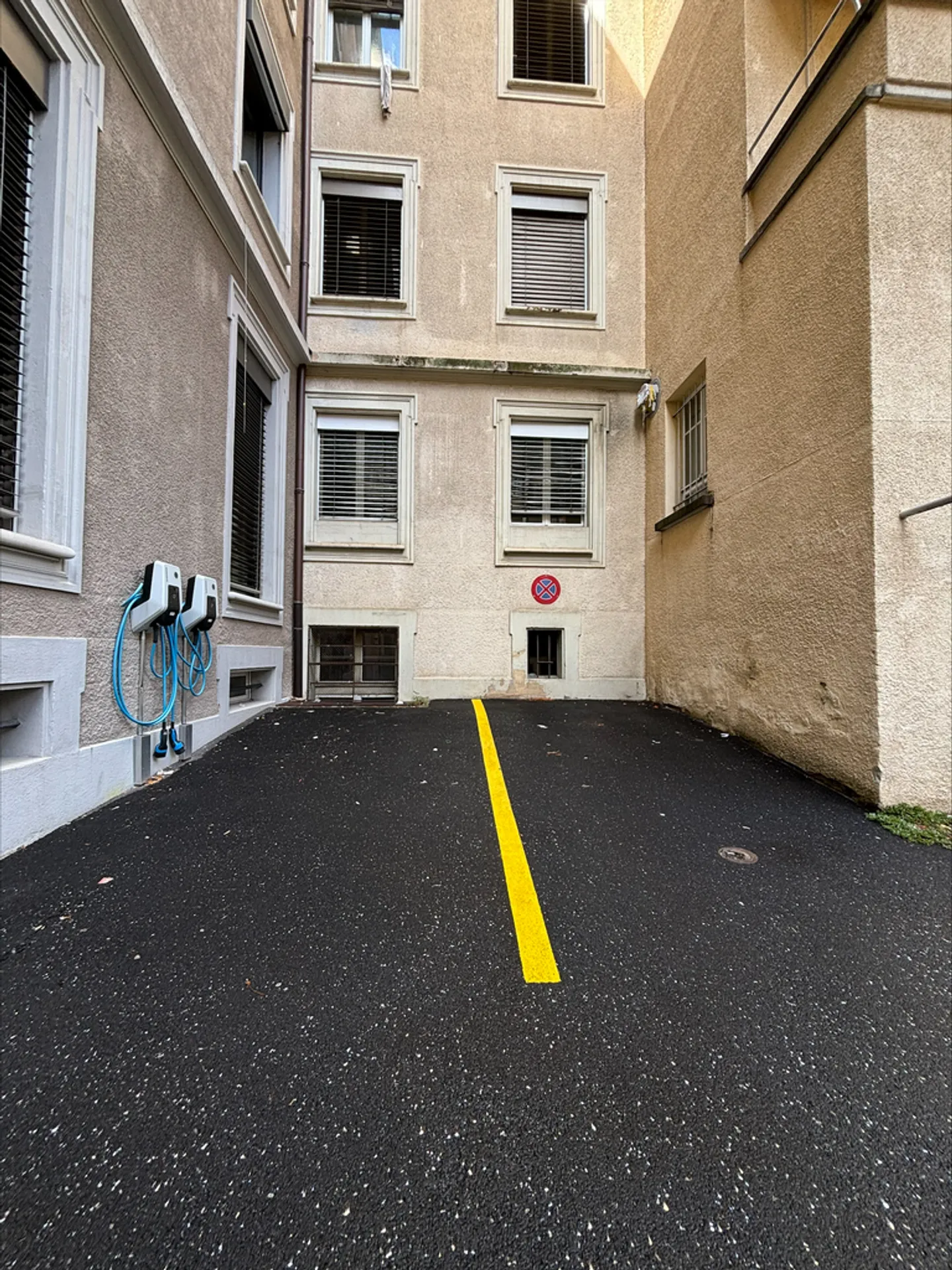 Place de parking à louer sous la gare - Photo 1 sur 1