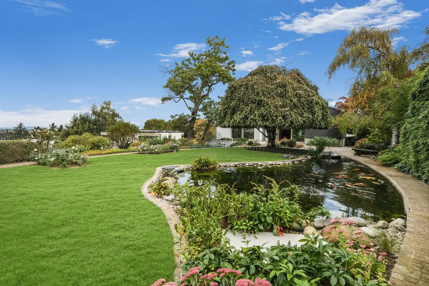 Charming Family Home with Garden - Photo 3 of 14