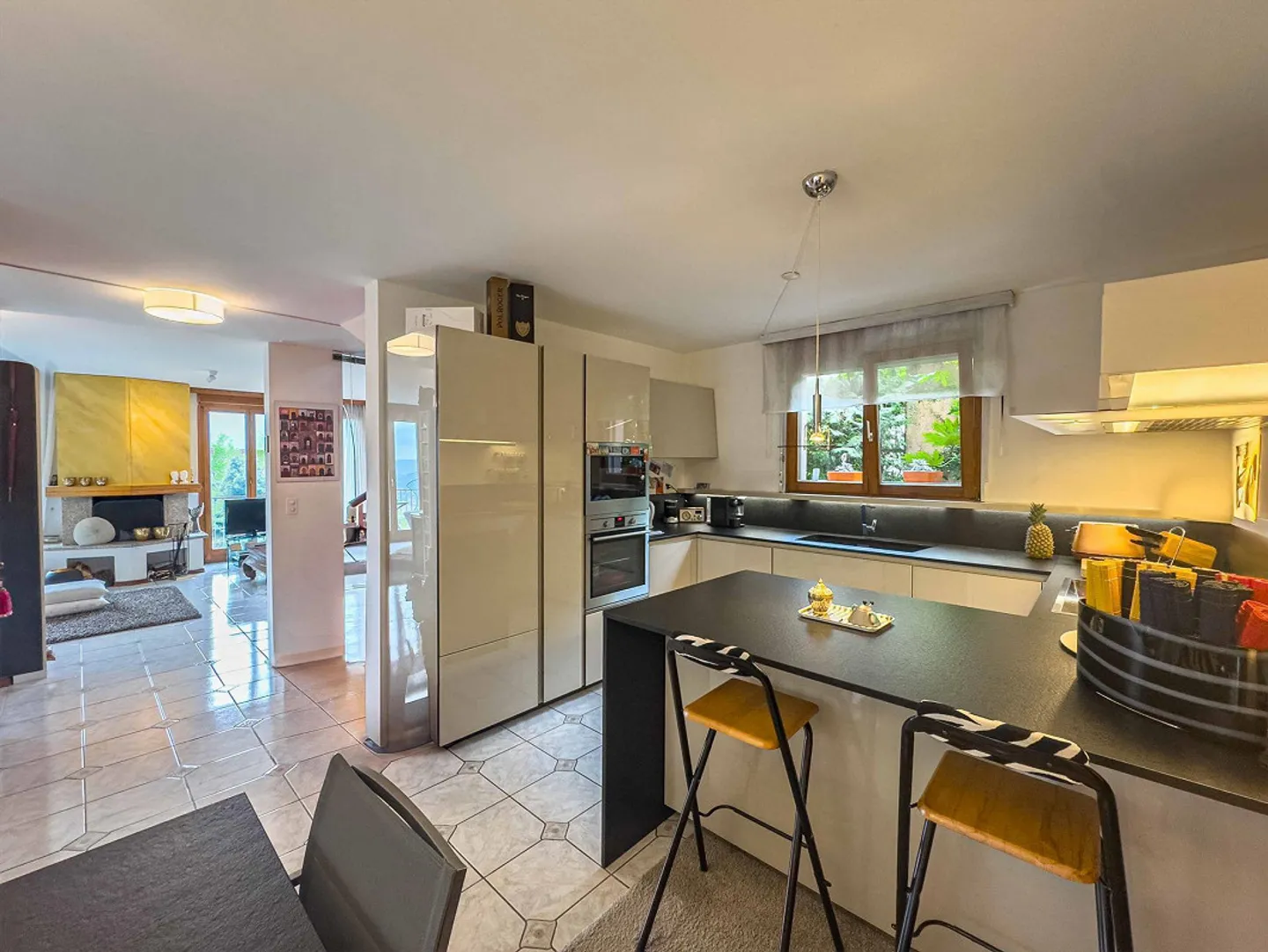 Haus 5.5 Zimmer mit Seeblick und Garten in Rovio - Foto 5 von 15