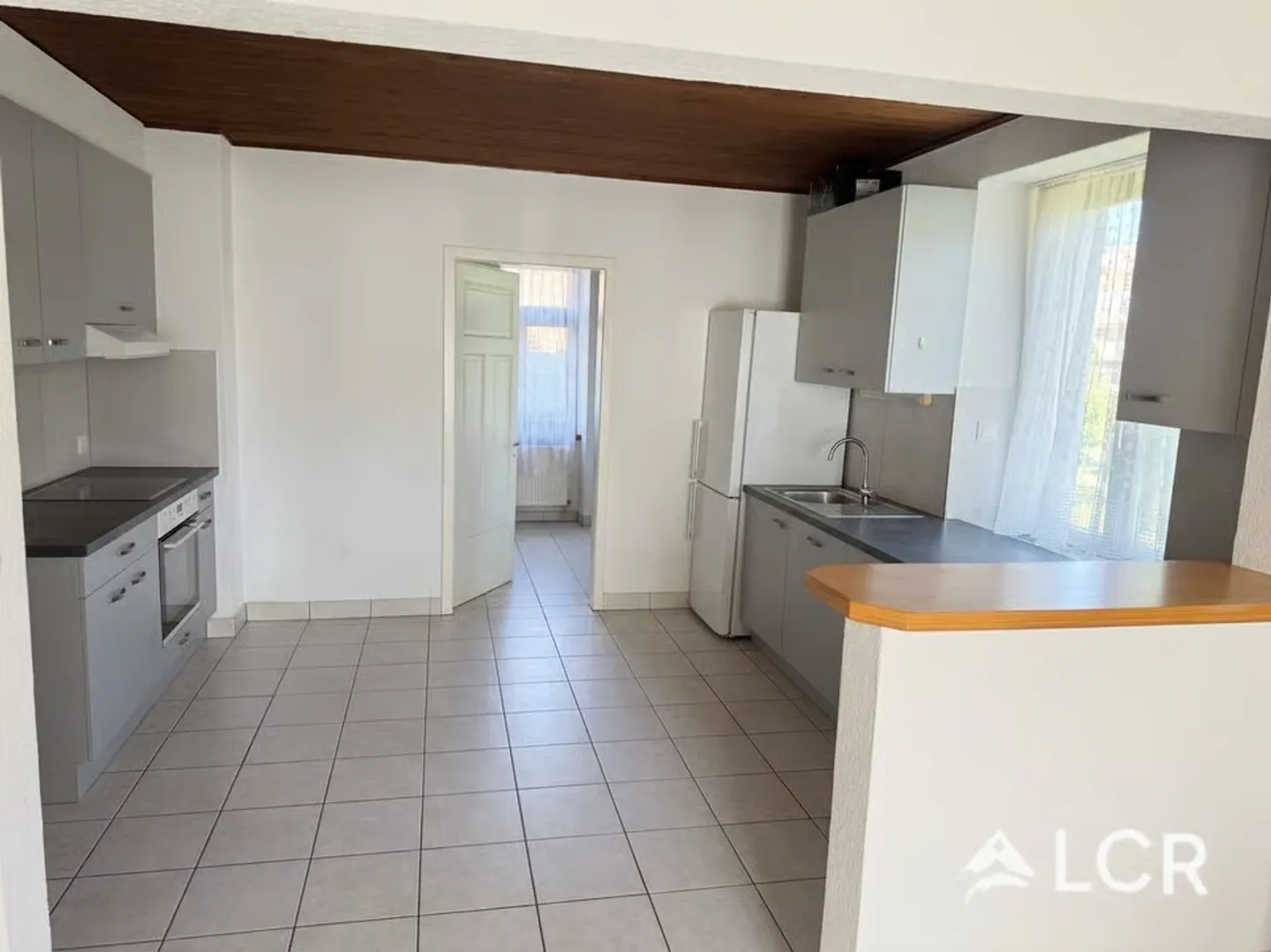 Appartamento luminoso di 4 stanze con giardino comune e parcheggio - CHF 1.350.- tutto incluso - Foto 4 di 8