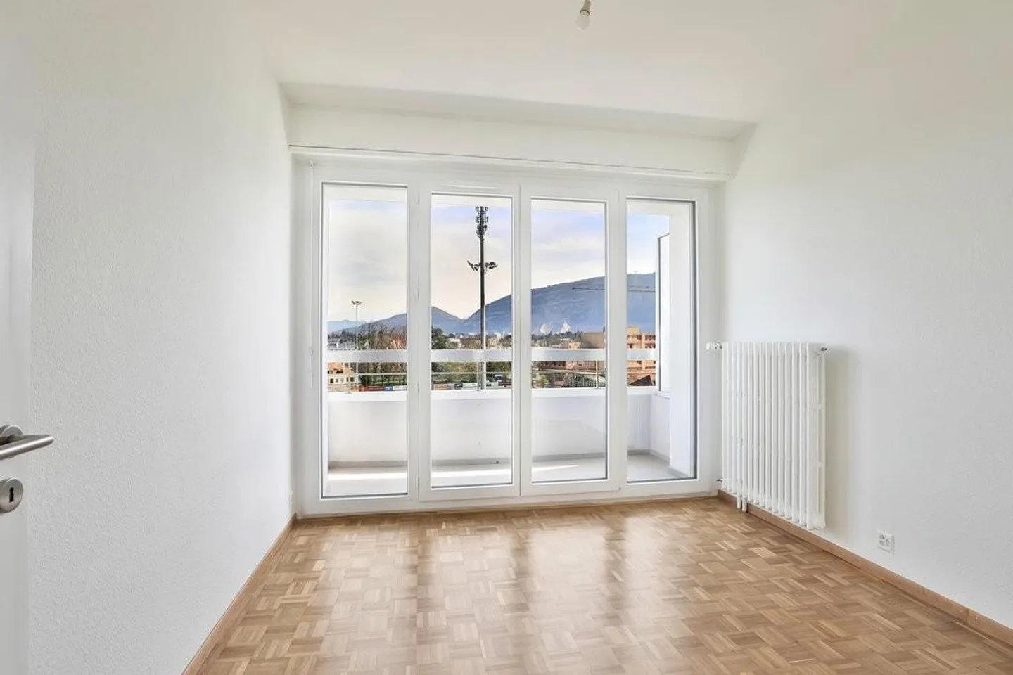 Magnificent 5-room apartment, close to all amenities - Photo 5 of 9