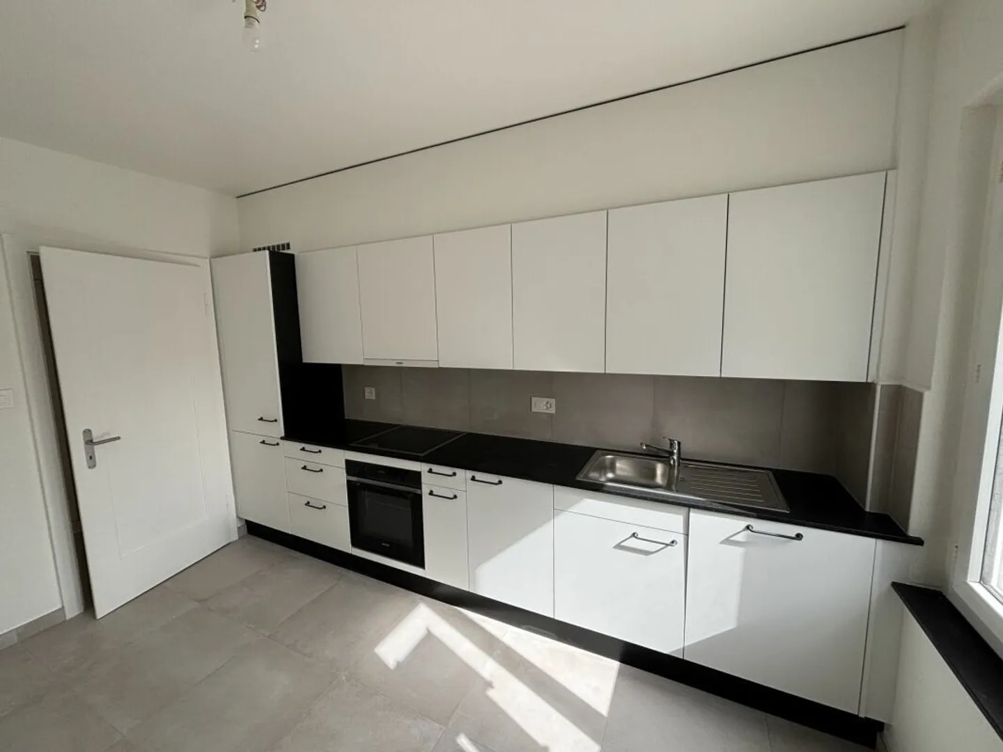 Fully renovated 3-room apartment with balcony - Photo 1 of 8