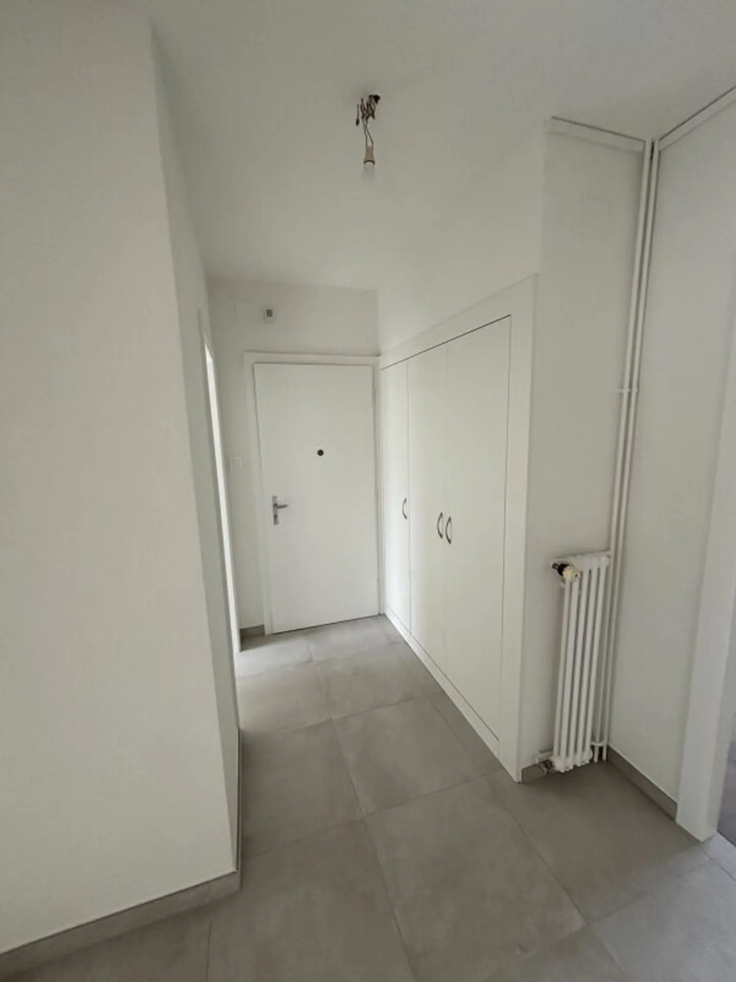 Fully renovated 3-room apartment with balcony - Photo 2 of 8