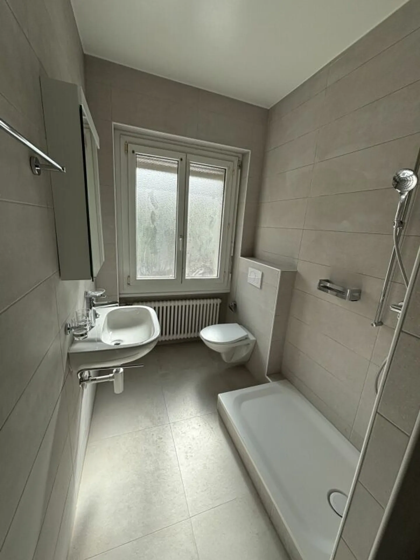 Fully renovated 3-room apartment with balcony - Photo 6 of 8
