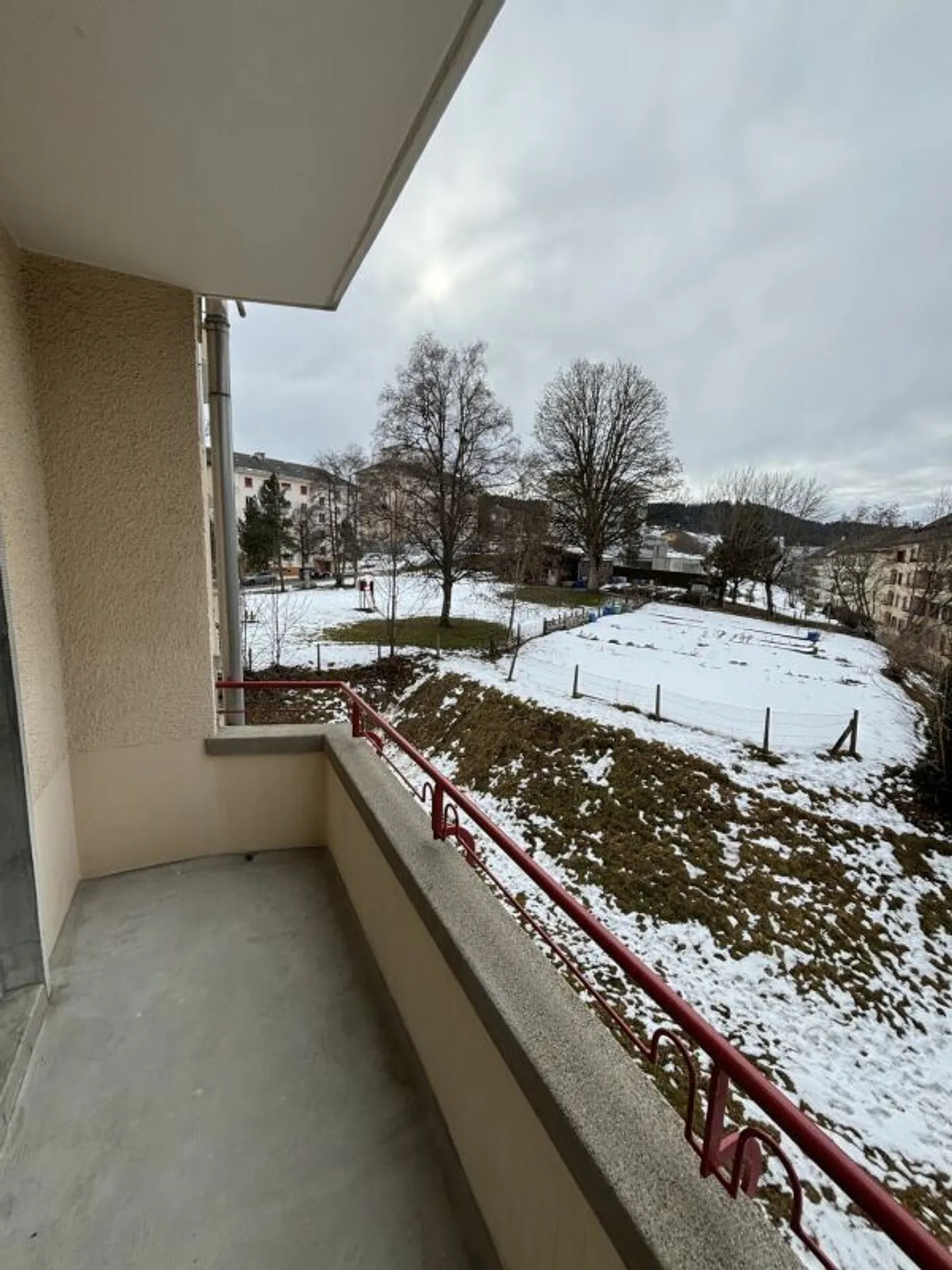Fully renovated 3-room apartment with balcony - Photo 7 of 8