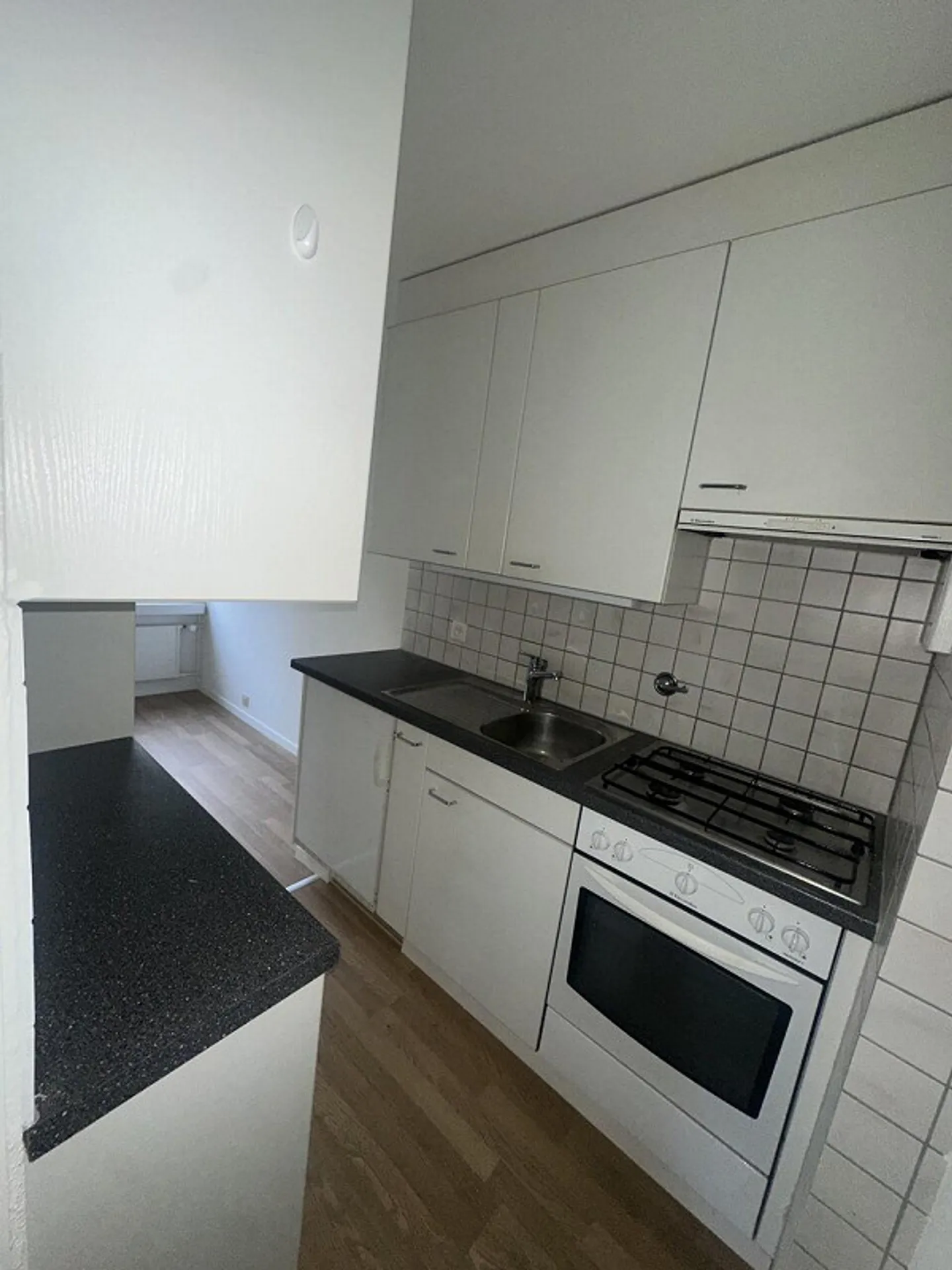 Logement TEMPORAIRE à louer dans le quartier populaire de Wesemlin - Photo 5 sur 13