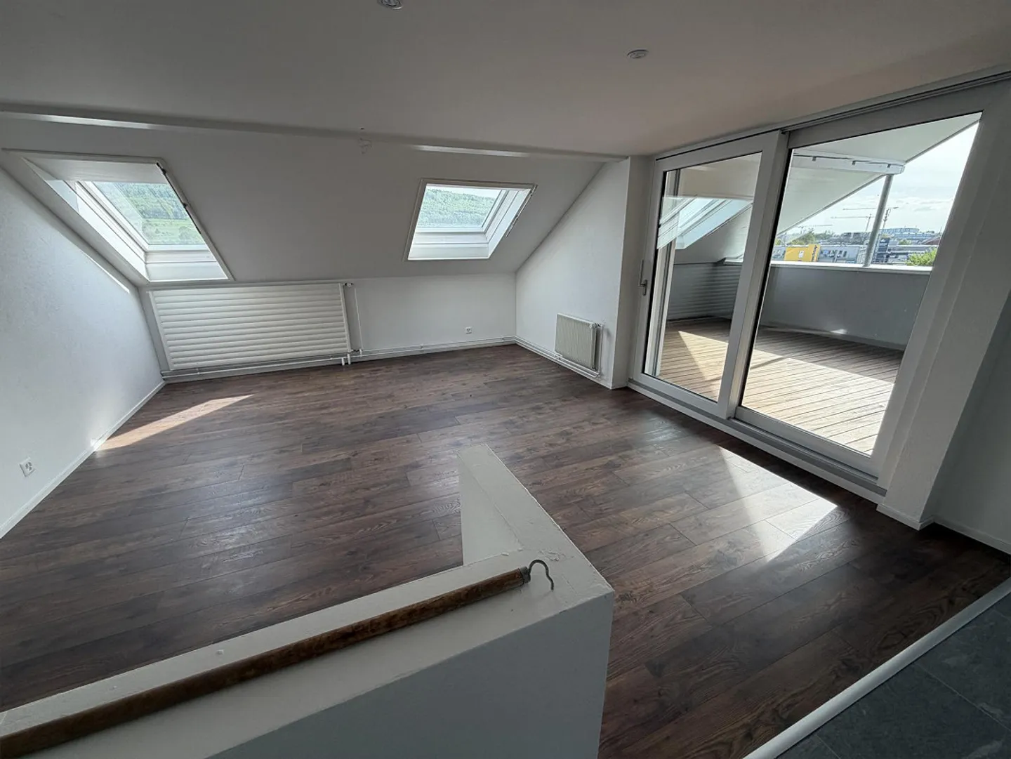 Super cool appartement en attique de 4,5 pièces avec une loggia fantastiquement belle ! - Photo 1 sur 11