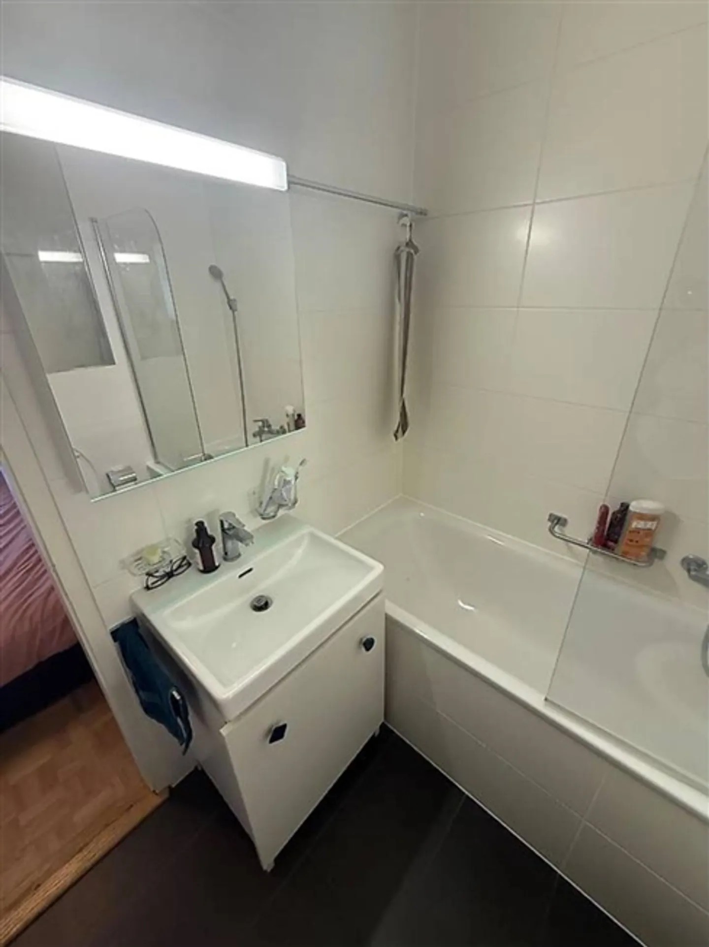 2.5 Room Apartment in Plainpalais. - Photo 3 of 3