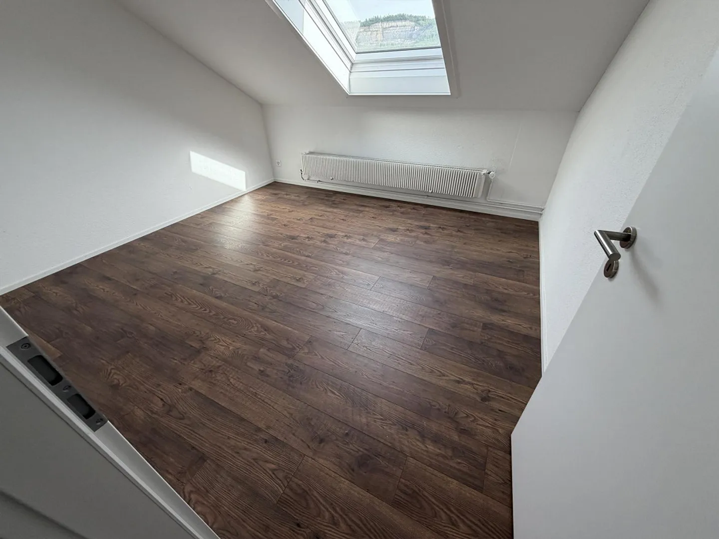 Super cool appartement en attique de 4,5 pièces avec une loggia fantastiquement belle ! - Photo 8 sur 11