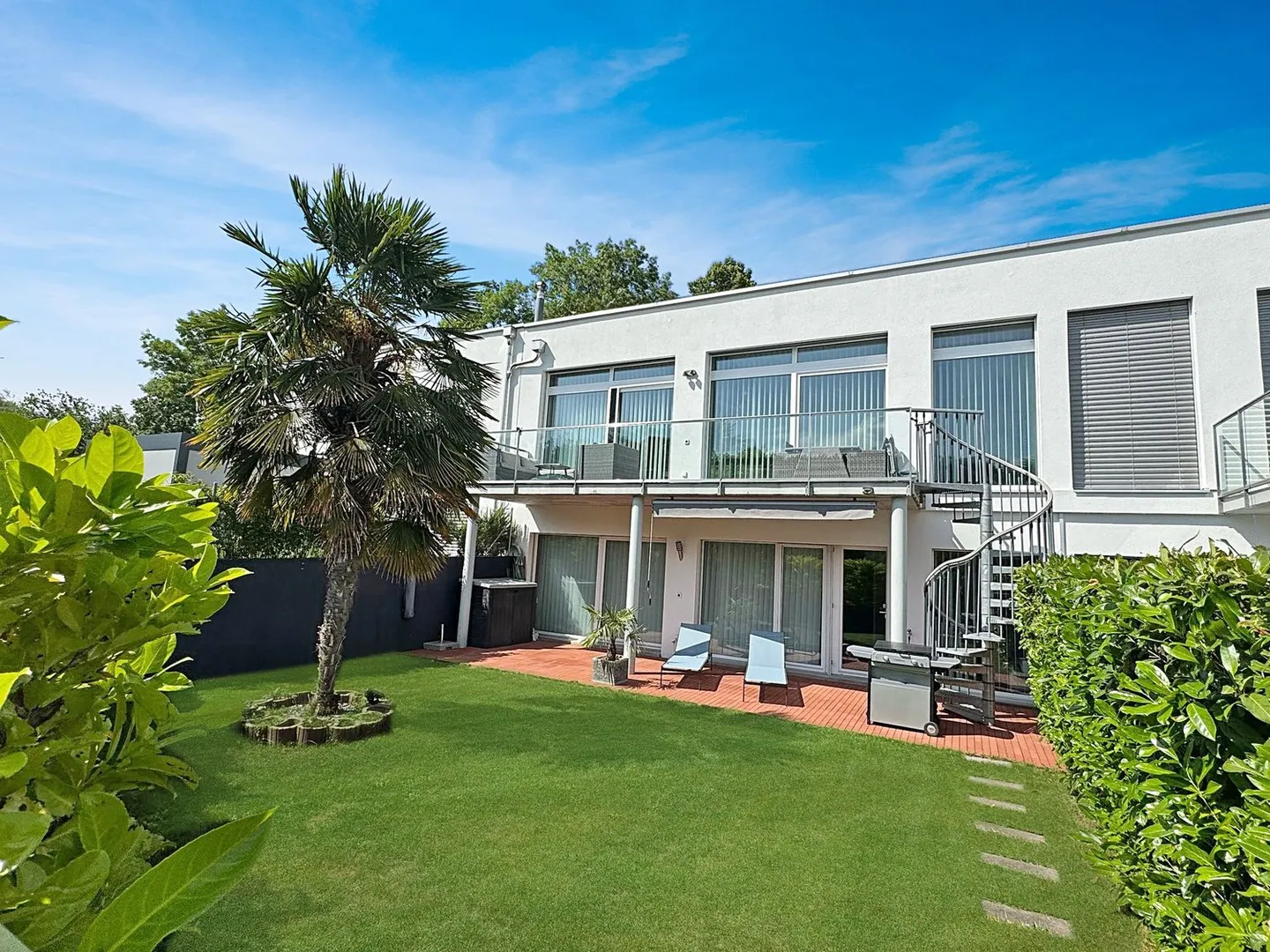 Casa adiacente con 5,5 stanze e grande giardino a Valeyres-sous-Montagny - Foto 1 di 6