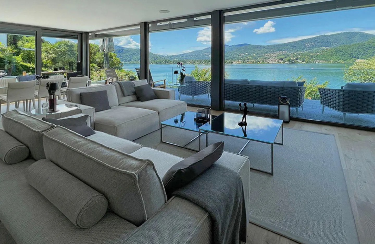 Zeitgenössische Villa im Bau mit Seeblick - Foto 1 von 6