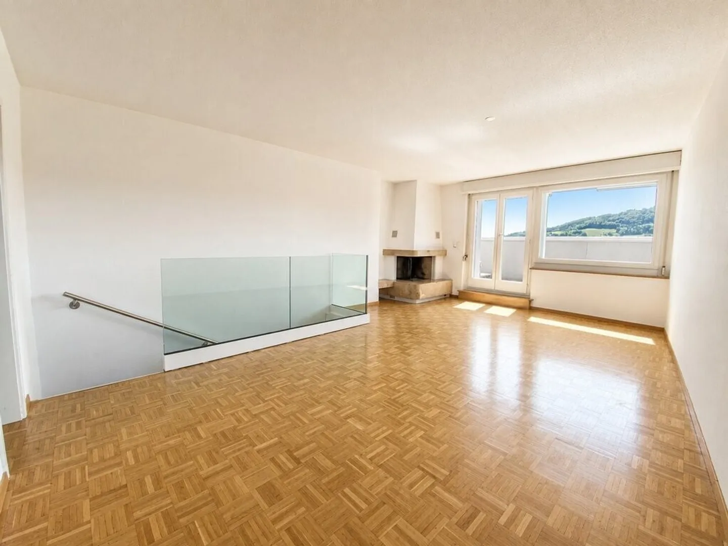 Living with a panoramic view on the 14th floor - Photo 2 of 11