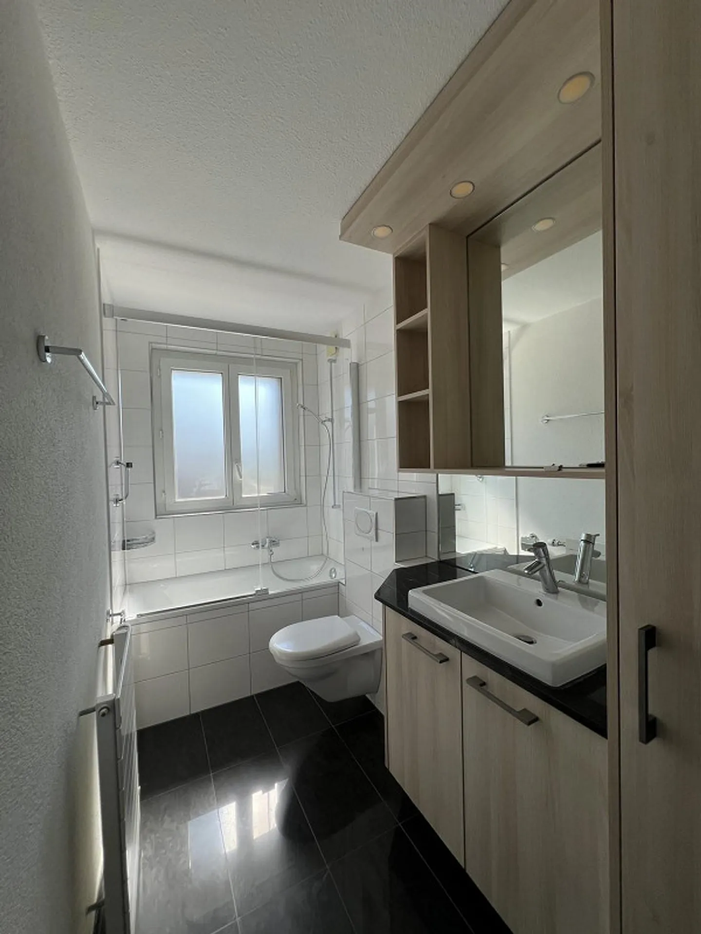 Appartement récemment rénové - Photo 4 sur 8