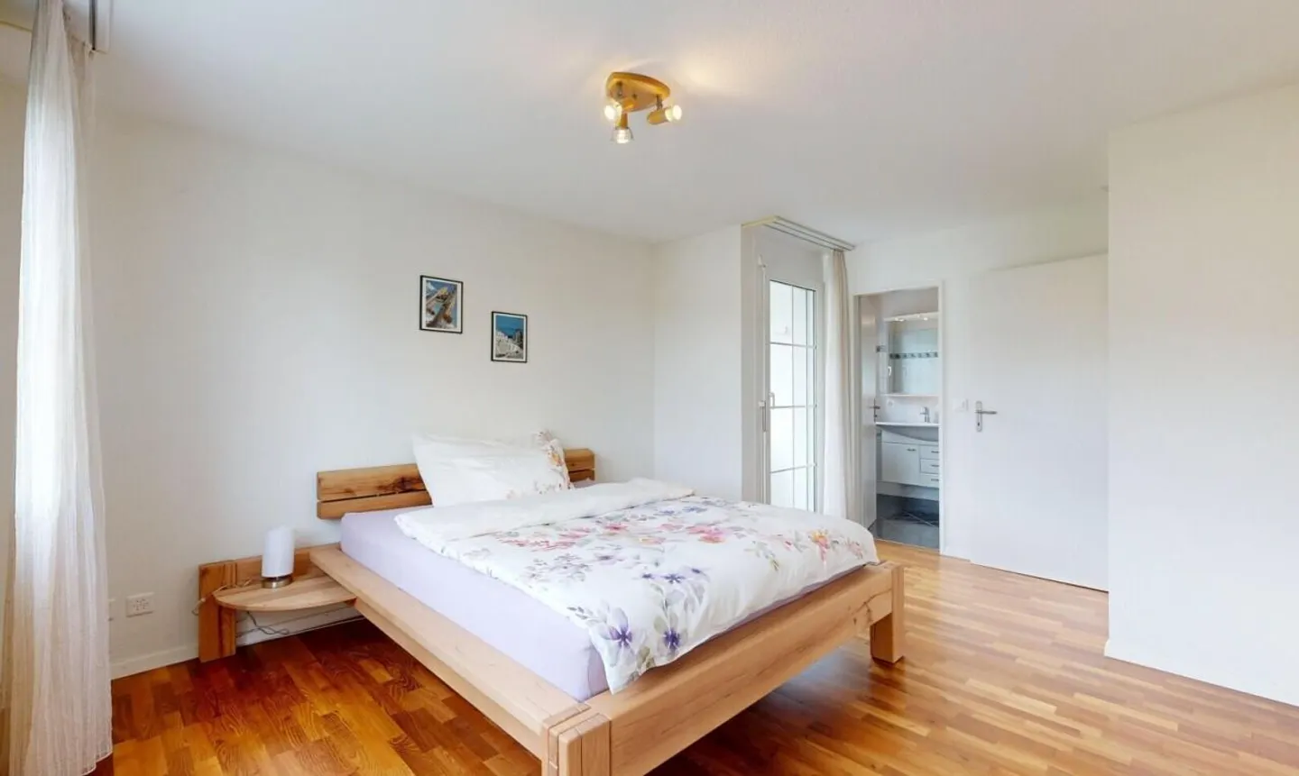Well-kept 6.5 semi-detached house with large garden in Otelfingen - Photo 7 of 11