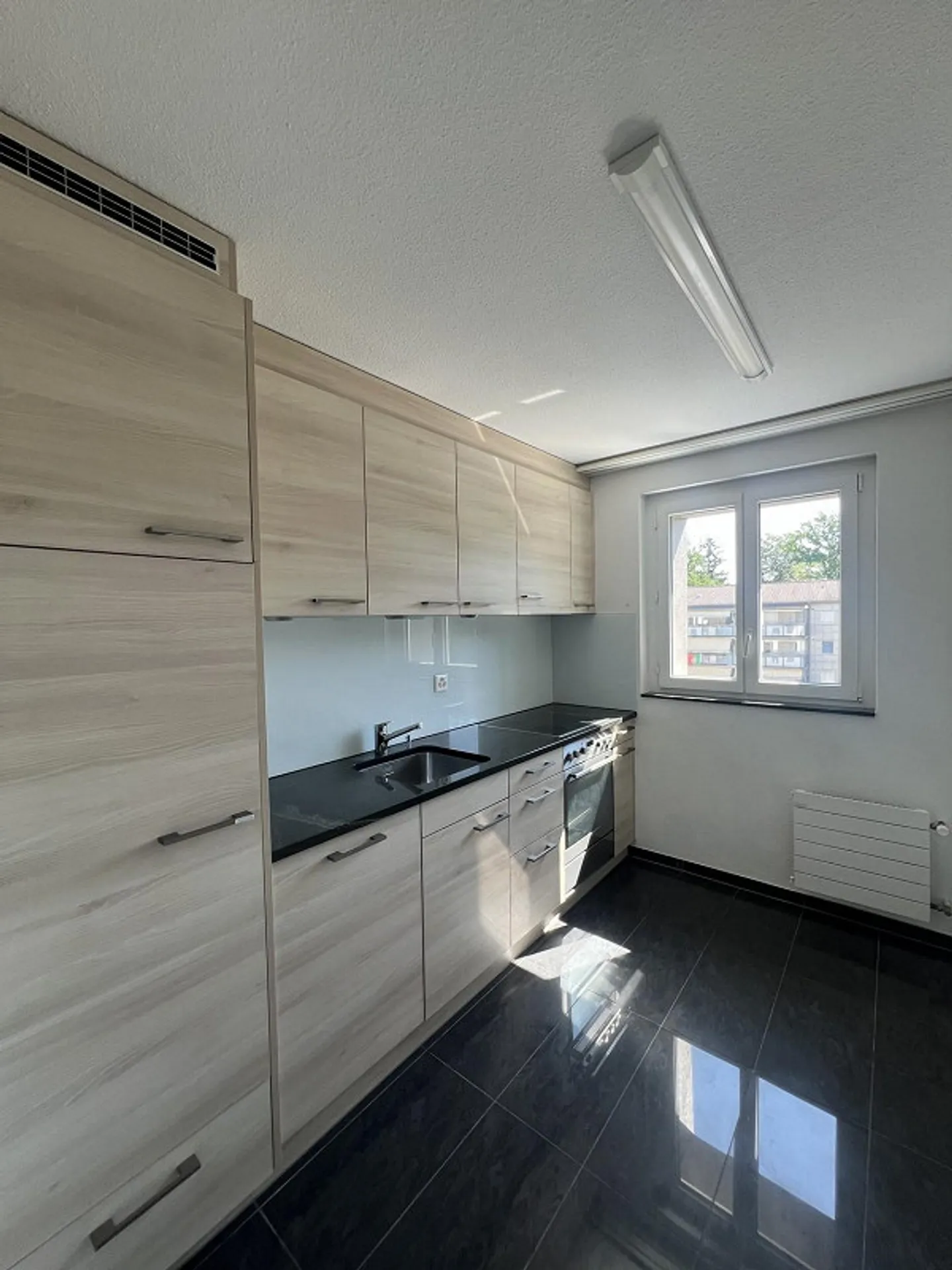 Appartement récemment rénové - Photo 3 sur 8