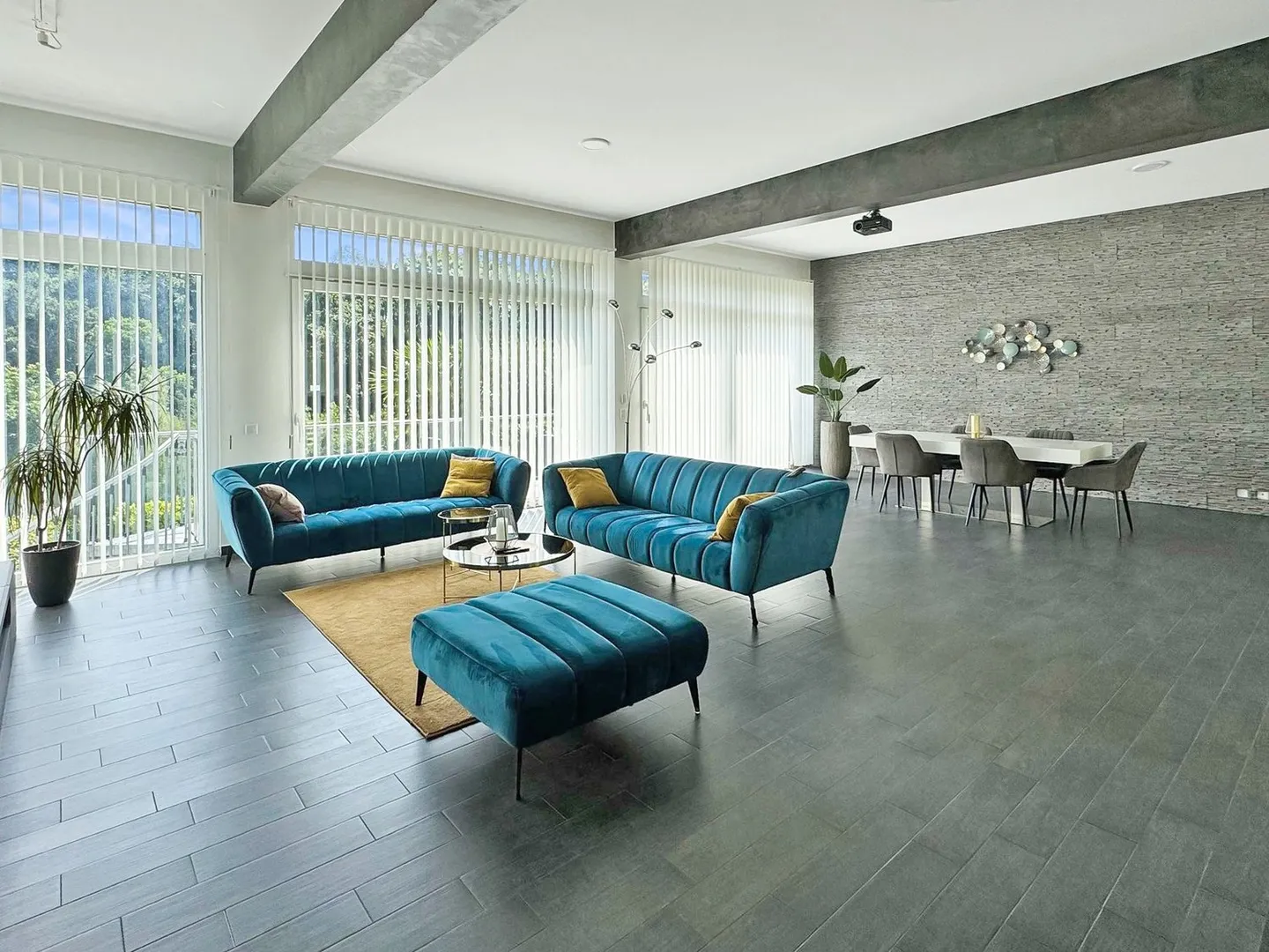 Casa adiacente con 5,5 stanze e grande giardino a Valeyres-sous-Montagny - Foto 3 di 6