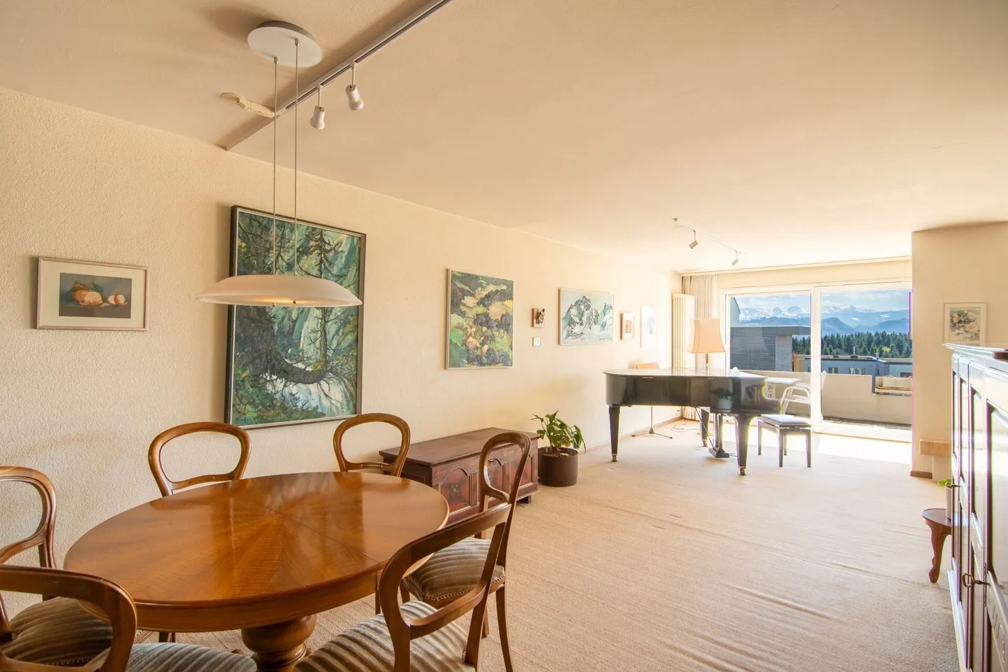 Maison familiale jumelée spacieuse de 6,5 pièces avec vue sur la montagne et possibilités d'utilisation variées - Photo 2 sur 23