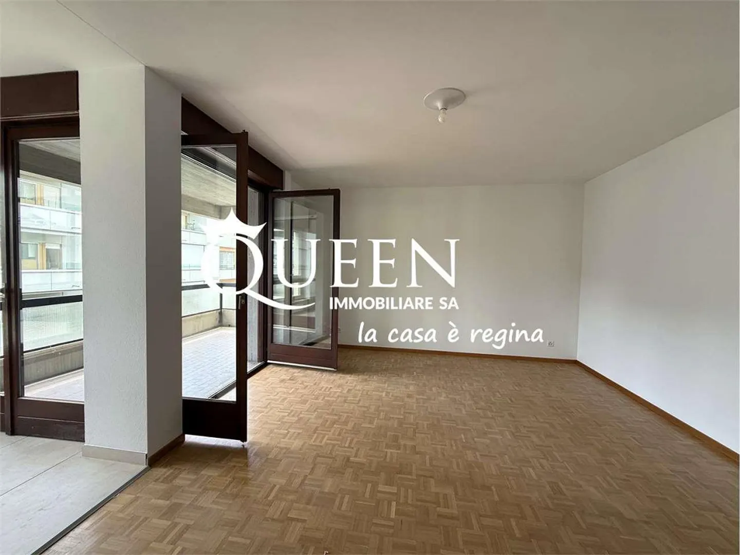 Lugano central : appartement spacieux et lumineux de 2,5 pièces avec vue partielle sur le lac - Photo 2 sur 13